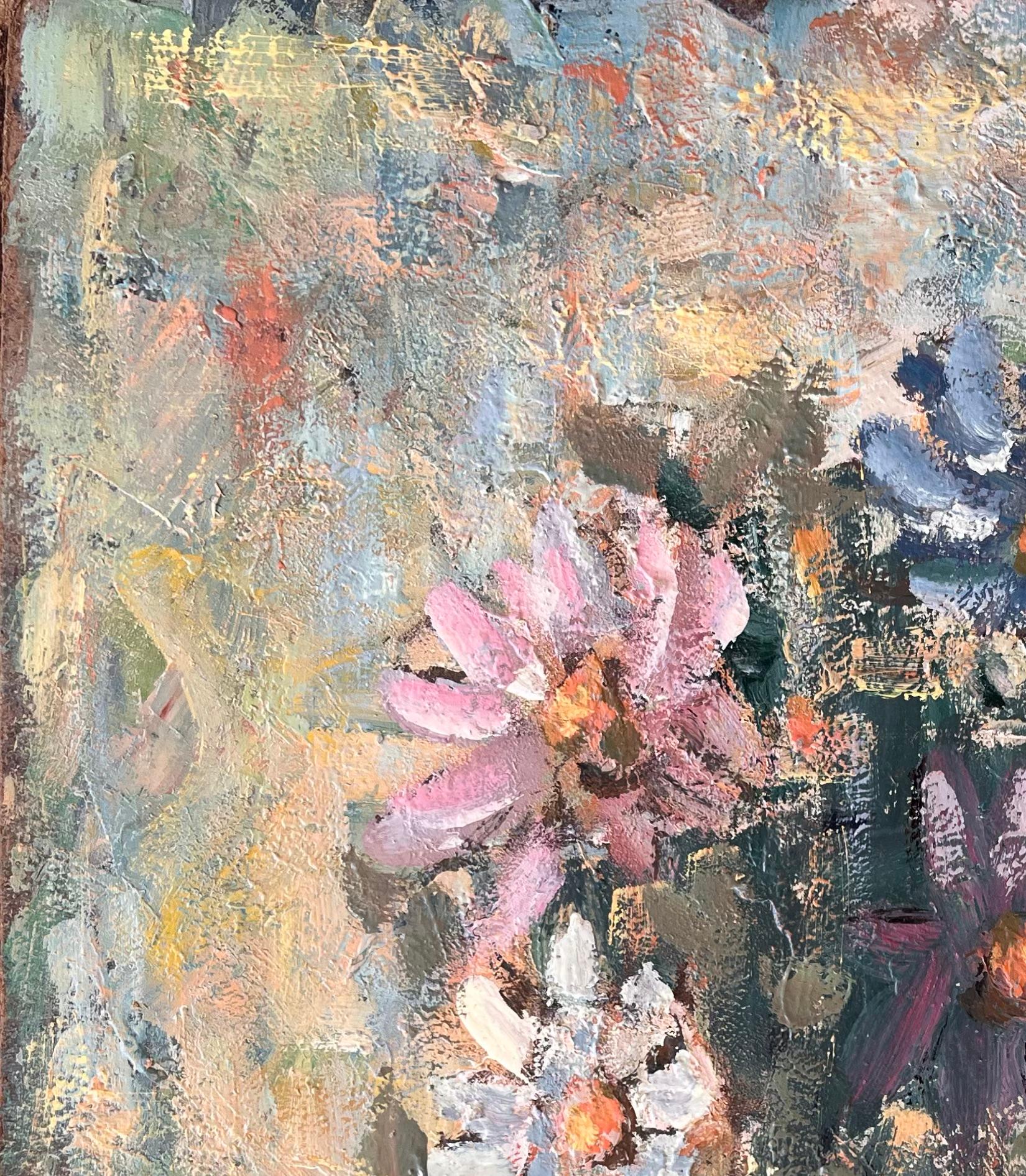 Pittura a olio di natura morta impressionista con fiori selvatici in vaso e colori pastello - Abstract Painting Marrone di Fanch Lel