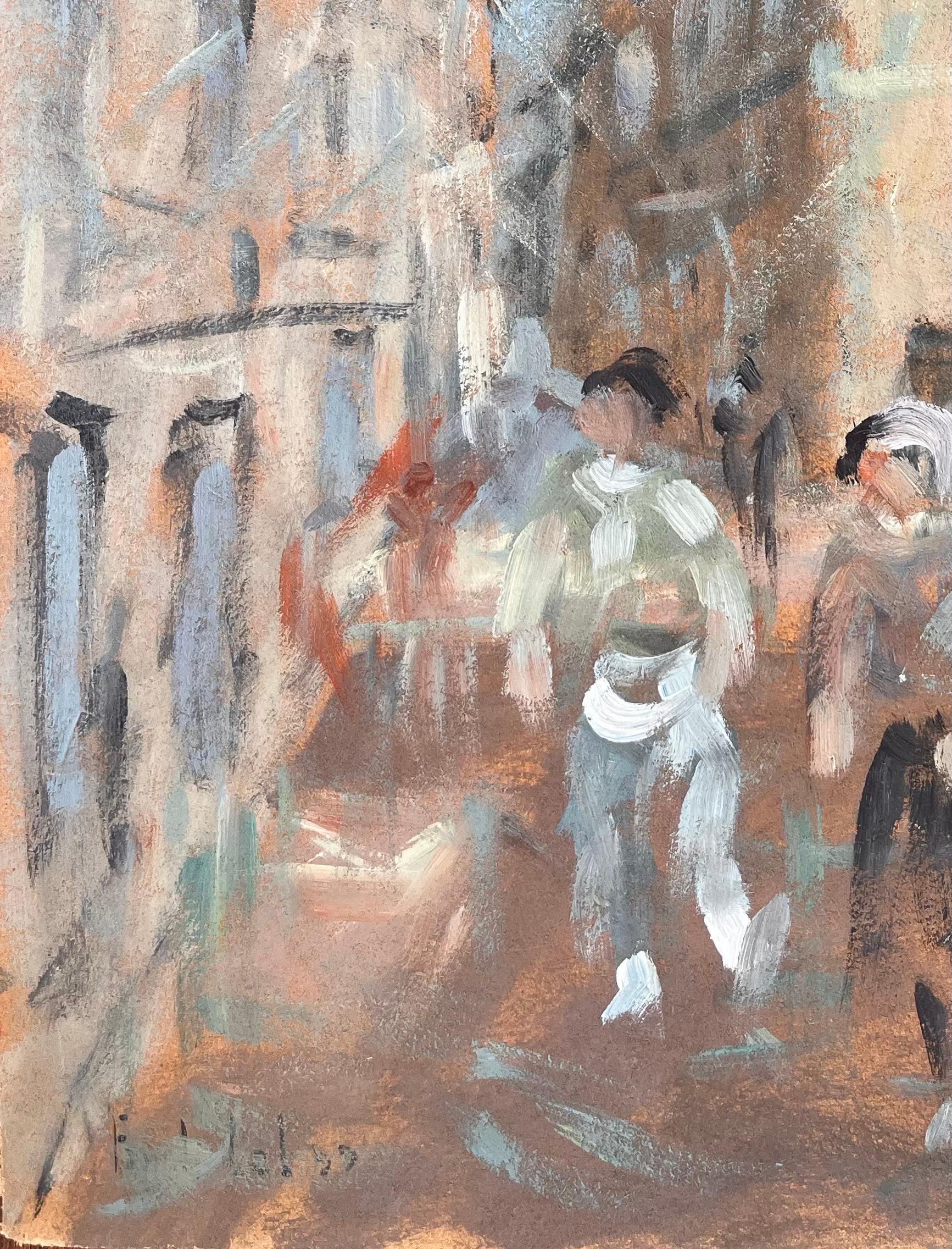 Impressionistische Straßenszene mit Figuren in Bewegung in einer historischen europäischen Stadt (Grau), Landscape Painting, von Fanch Lel