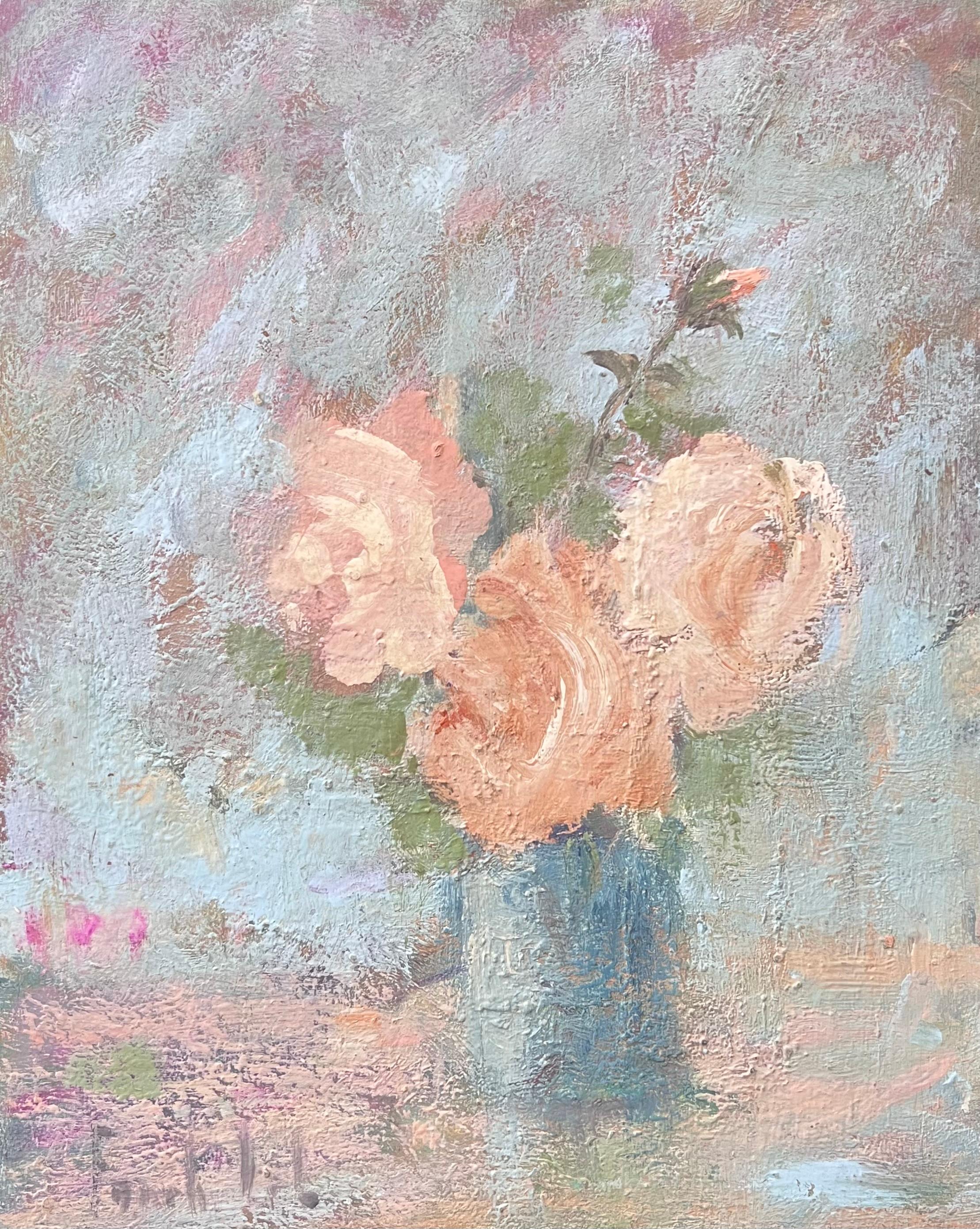 Rose rosa in fiore in vaso blu Natura morta Pittura a olio francese - Still-Life Painting Grigio di Fanch Lel