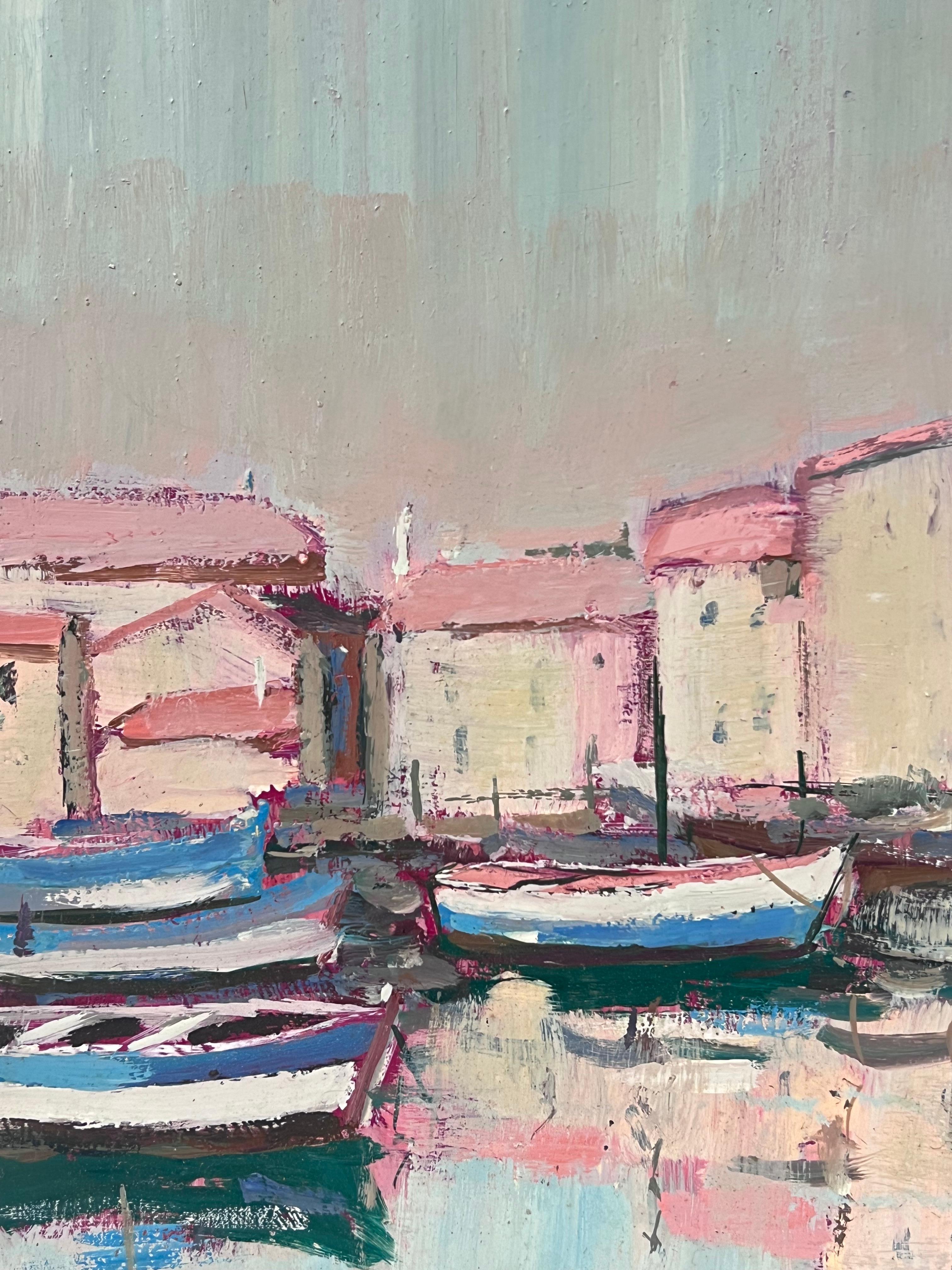 Barcos rosas de colores amarrados en un pueblo costero iluminado por el sol al atardecer Óleo francés en venta 1