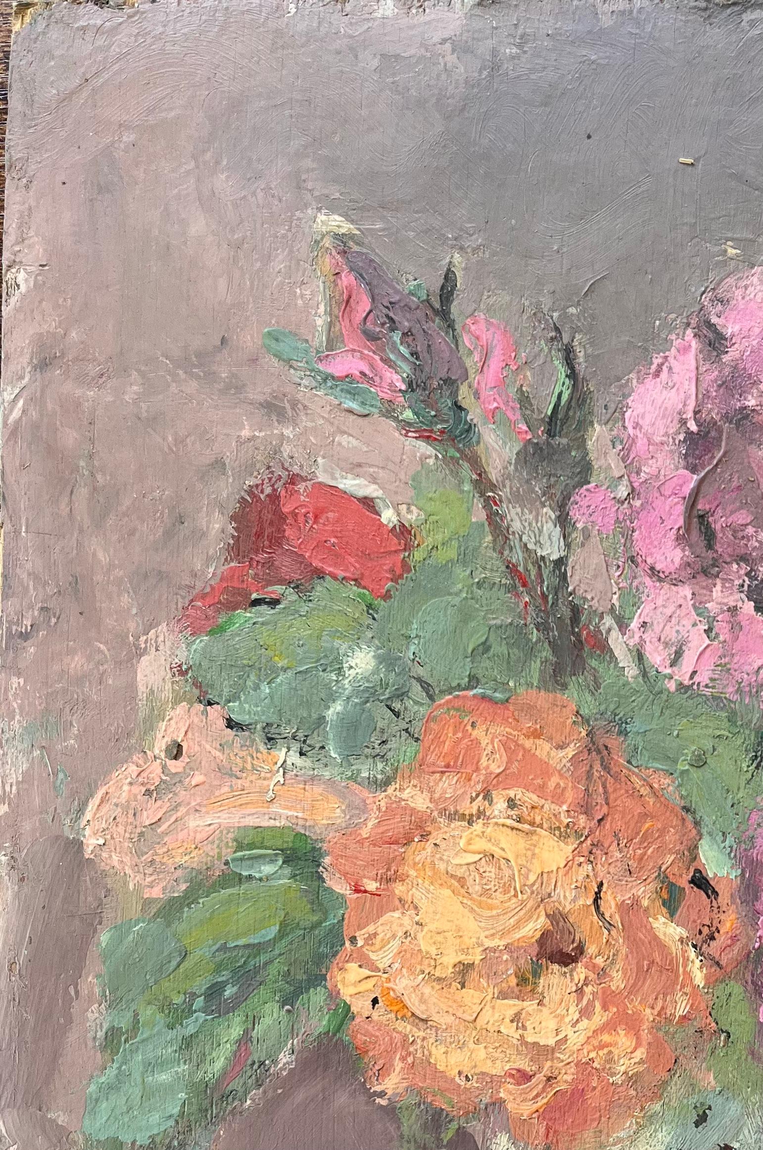 Titel: Roses de Mon Jardin Blumenstillleben mit rosa und orangefarbenen Rosen in Vase
Von Fanch Lel
Unterschrieben: Ja
Größe: 13 x 9,5 Zoll (Höhe x Breite)
Ölgemälde auf Karton, ungerahmt
Zustand: Das Gemälde ist in gutem Zustand mit leichten