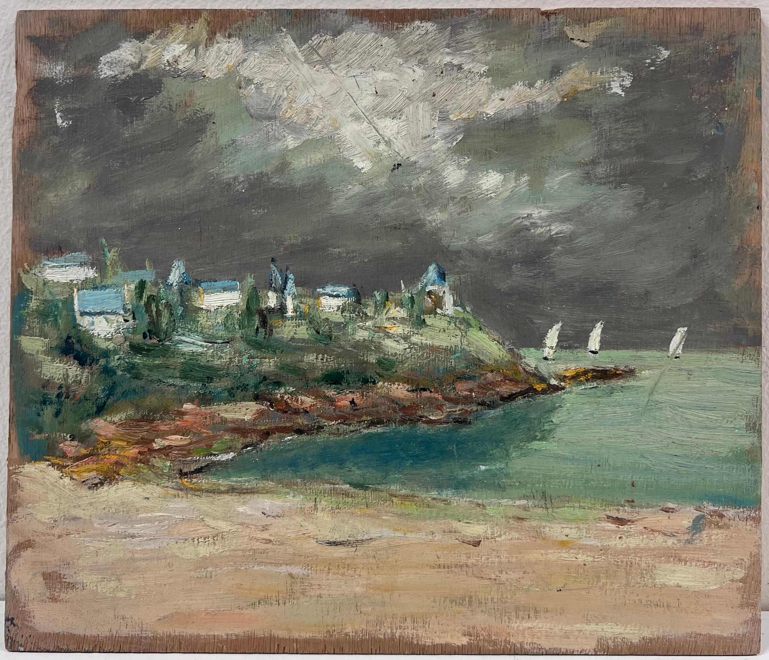 Segelboote in warmen Gewässern mit üppigem Wald background unter einem leuchtenden Himmel im Angebot 1
