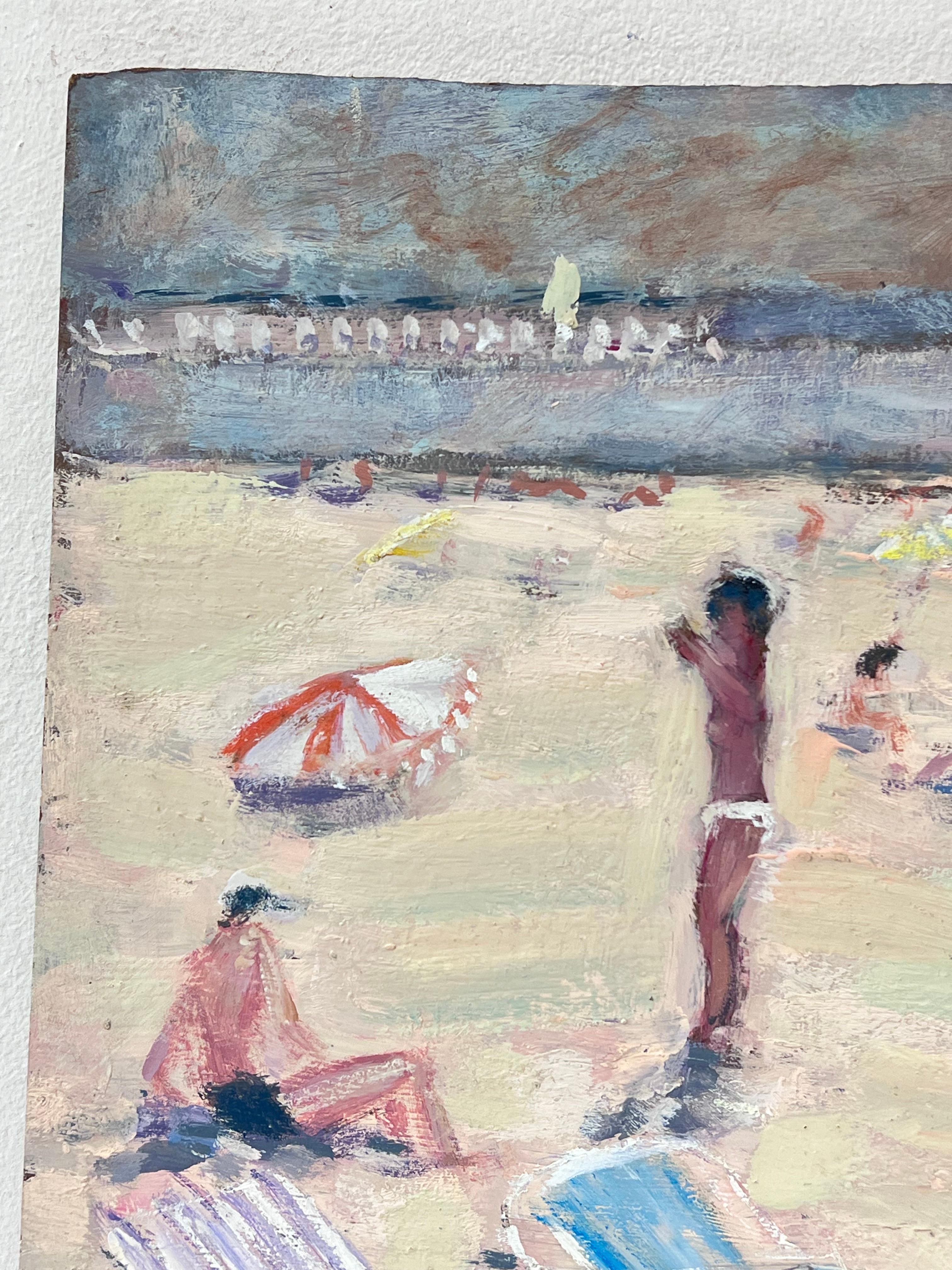 Bagnanti che si rilassano in una giornata di sole sulla spiaggia di Dinan, La Plage Francia in vendita 1
