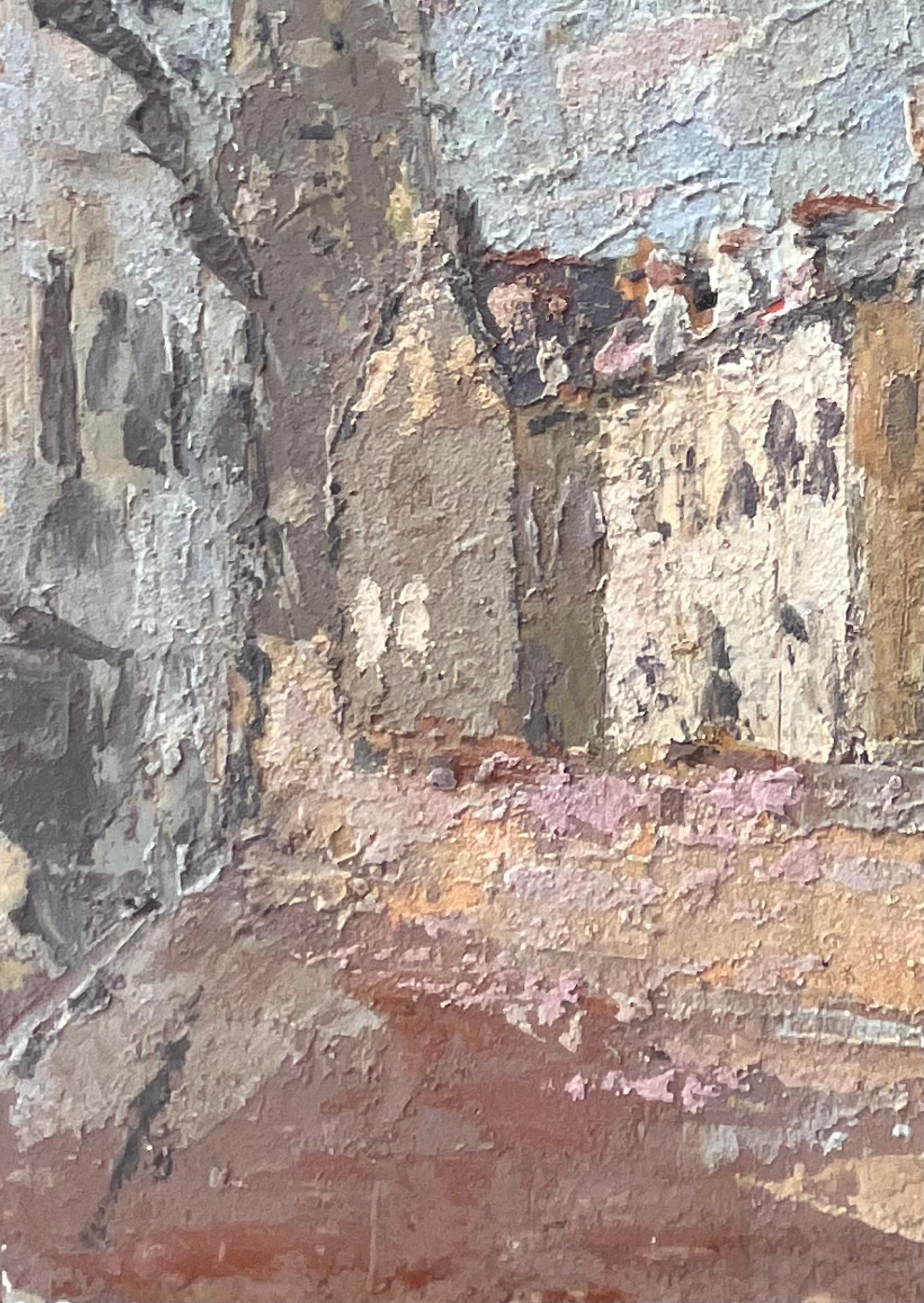 Scène de rue impressionniste texturée avec spirale d'église en lumière chaude d'après-midi - Impressionnisme Painting par Fanch Lel