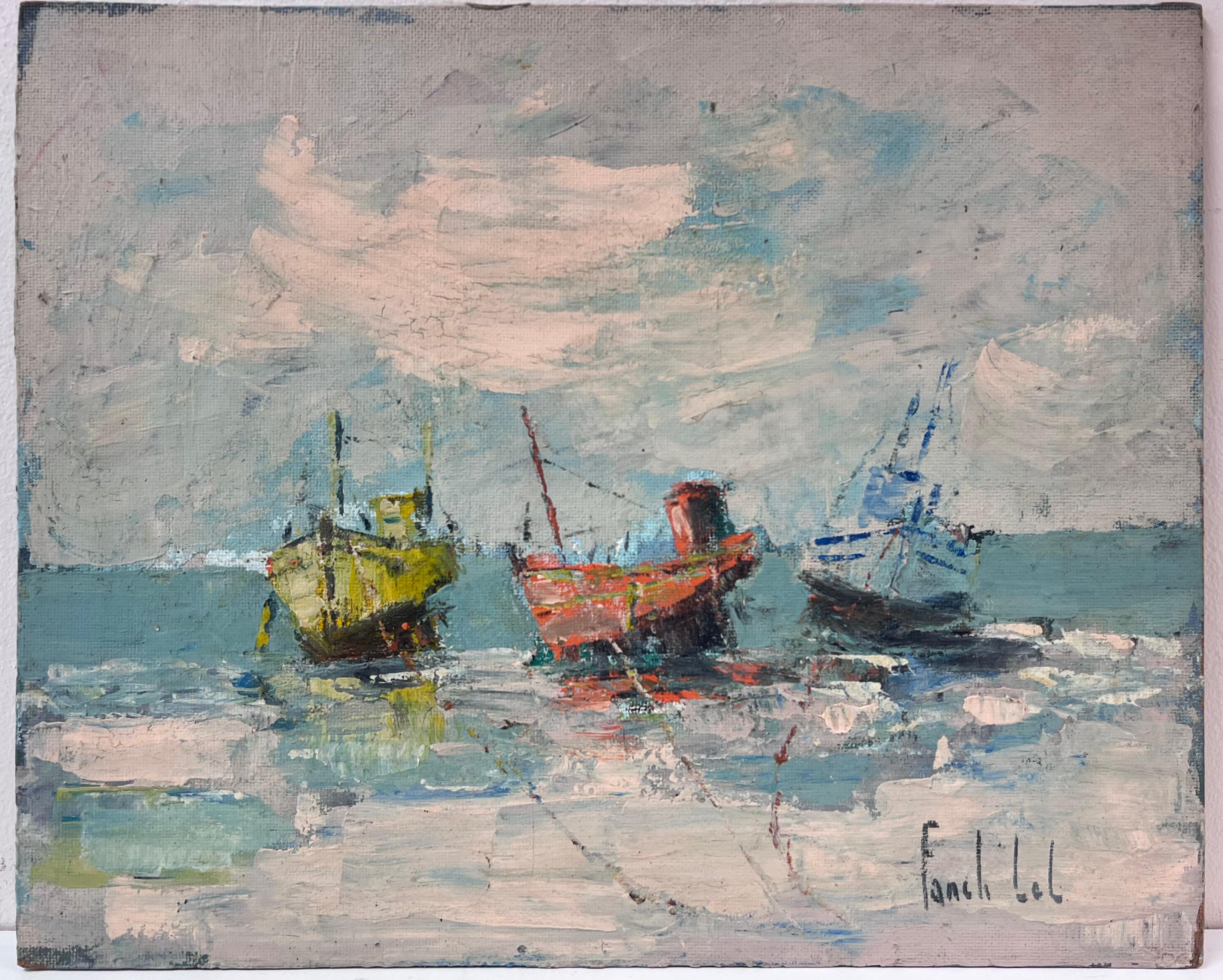 Trio di barche da pesca colorate che galleggiano su acque tranquille sotto un cielo nuvoloso - Painting di Fanch Lel