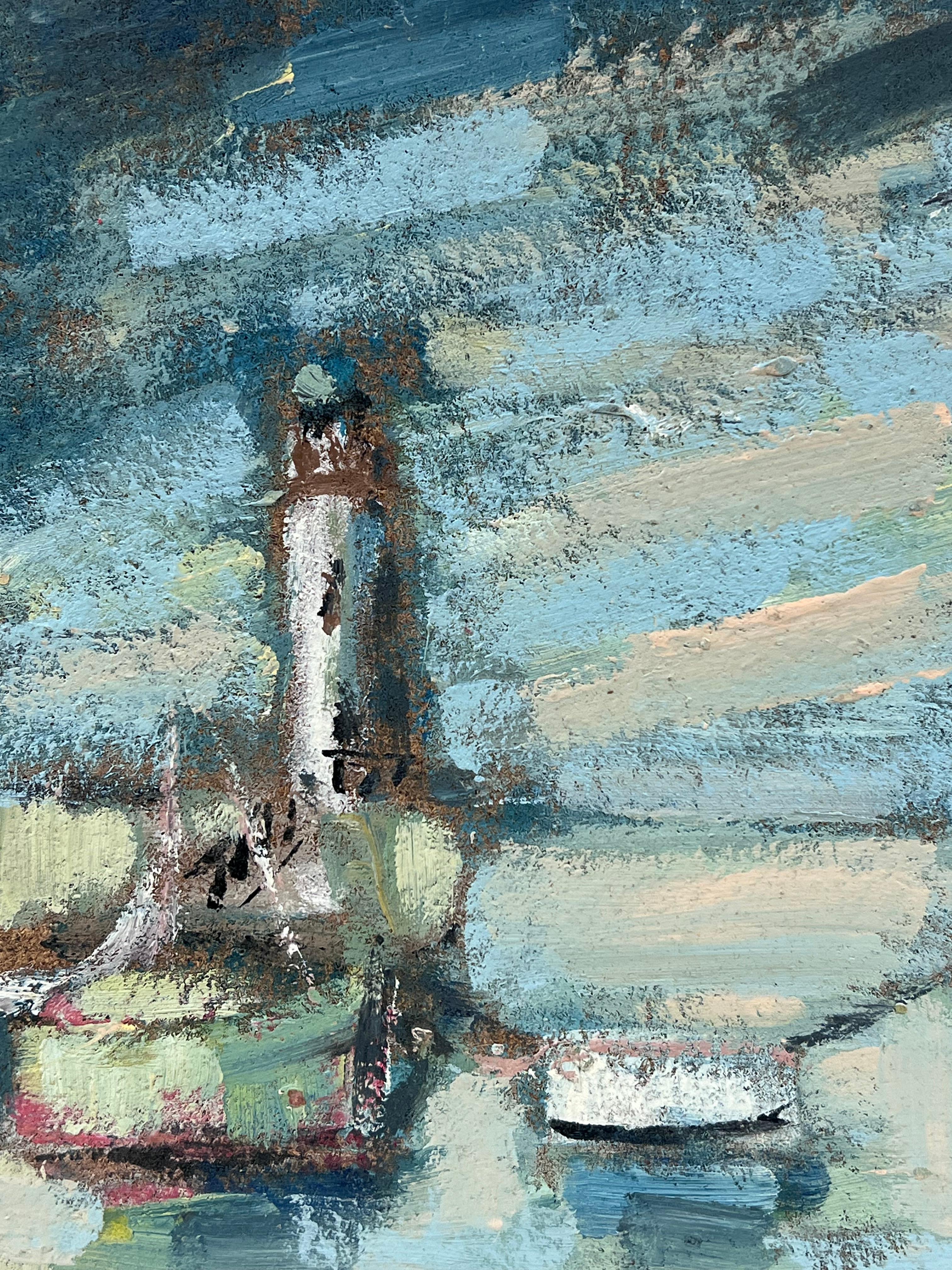 Fari gemelli che si ergono alti su un paesaggio marino blu e calmo con barche all'ancora - Landscape Painting Grigio di Fanch Lel