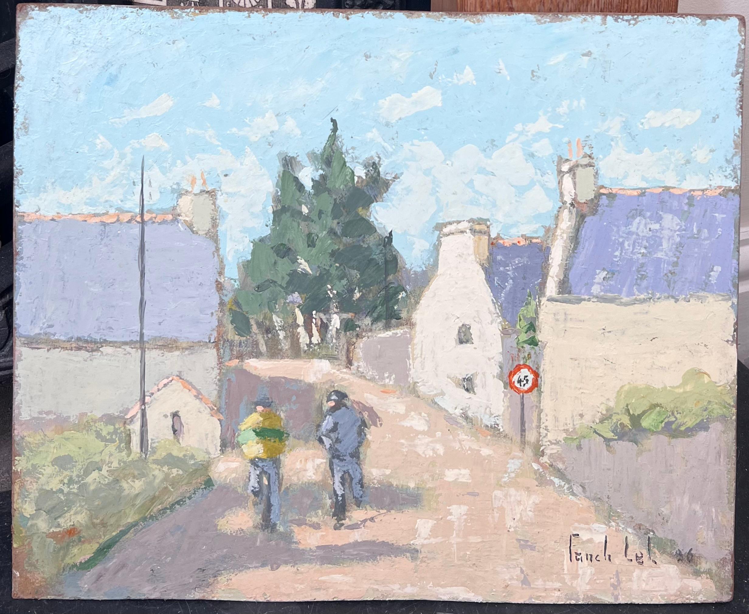 Due figure che camminano in una tranquilla stradina di paese Paesaggio francese dipinto a olio - Painting di Fanch Lel