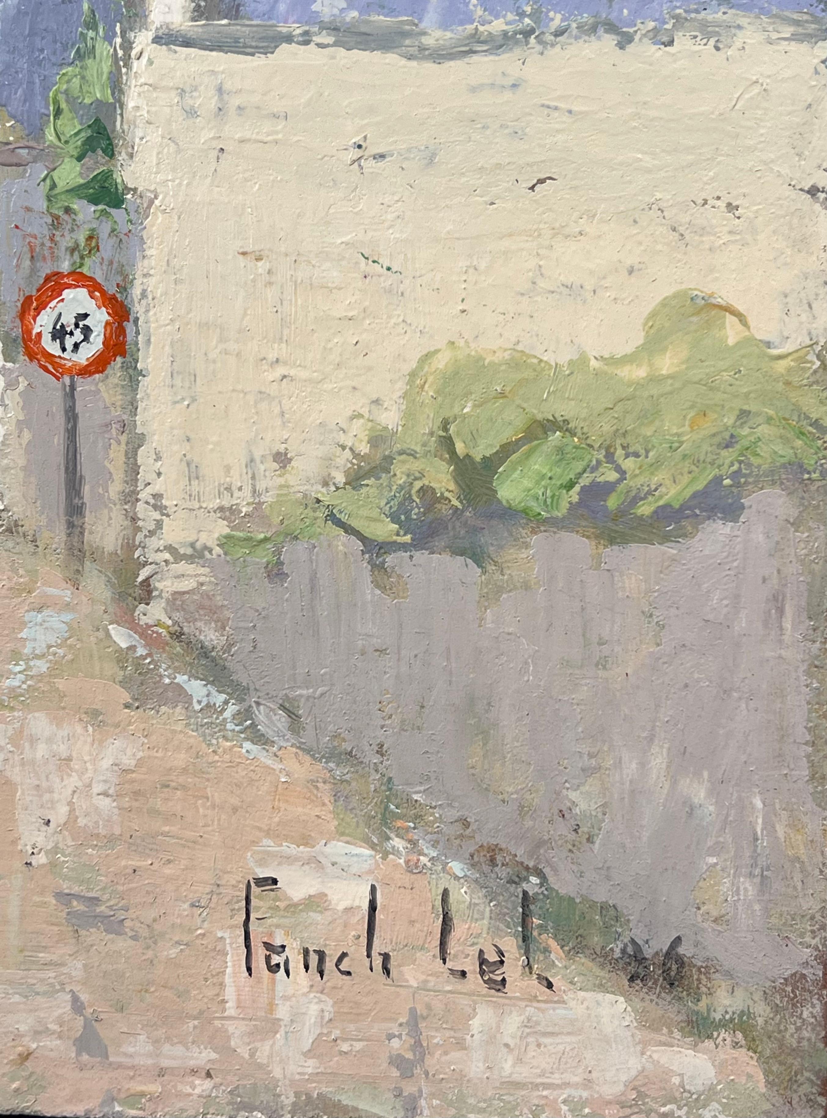 Due figure che camminano in una tranquilla stradina di paese Paesaggio francese dipinto a olio - Figurative Painting Grigio di Fanch Lel