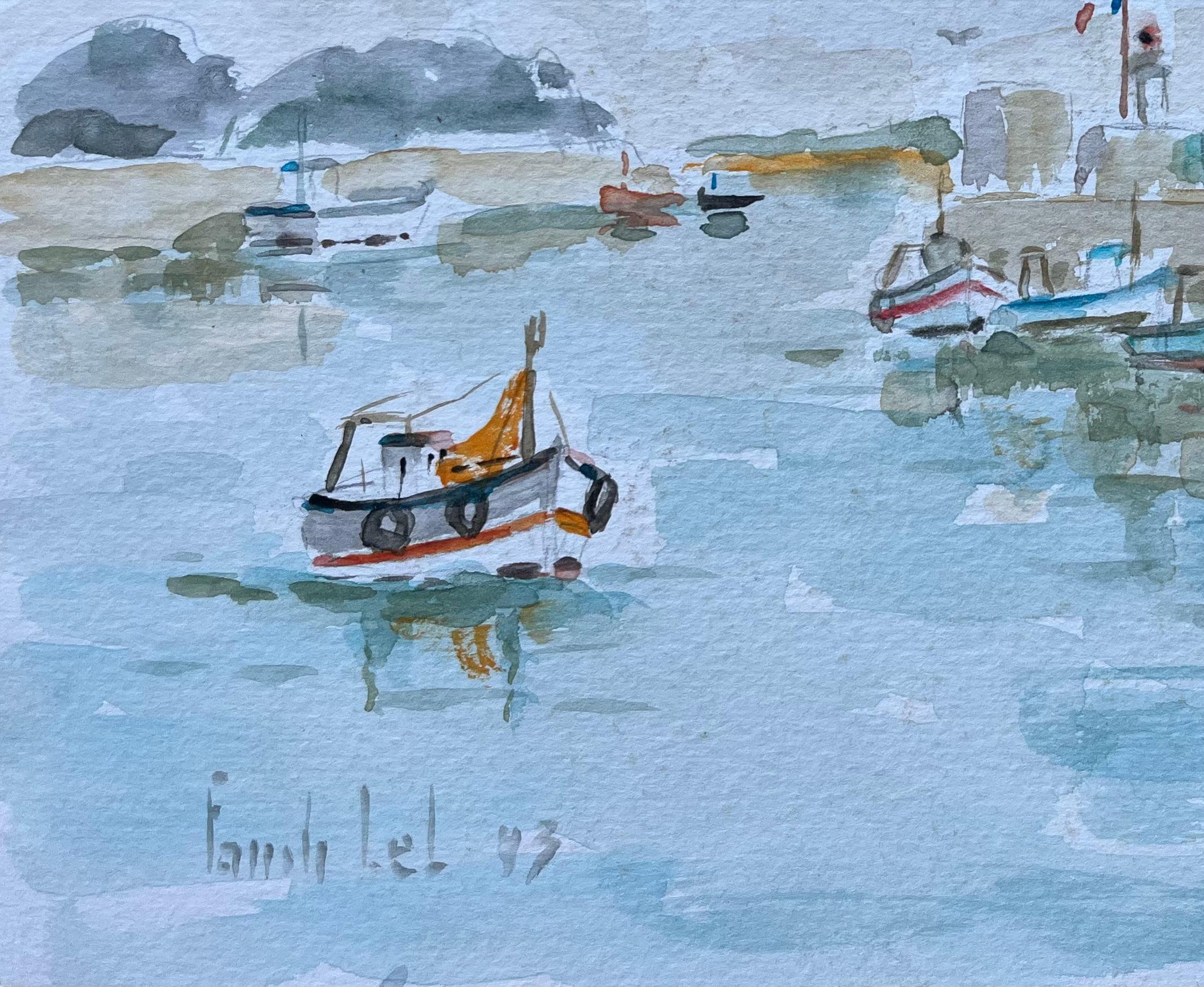 Aquarellgemälde eines Tranquil-Fischports mit Booten aus Frankreich (Blau), Figurative Painting, von Fanch Lel