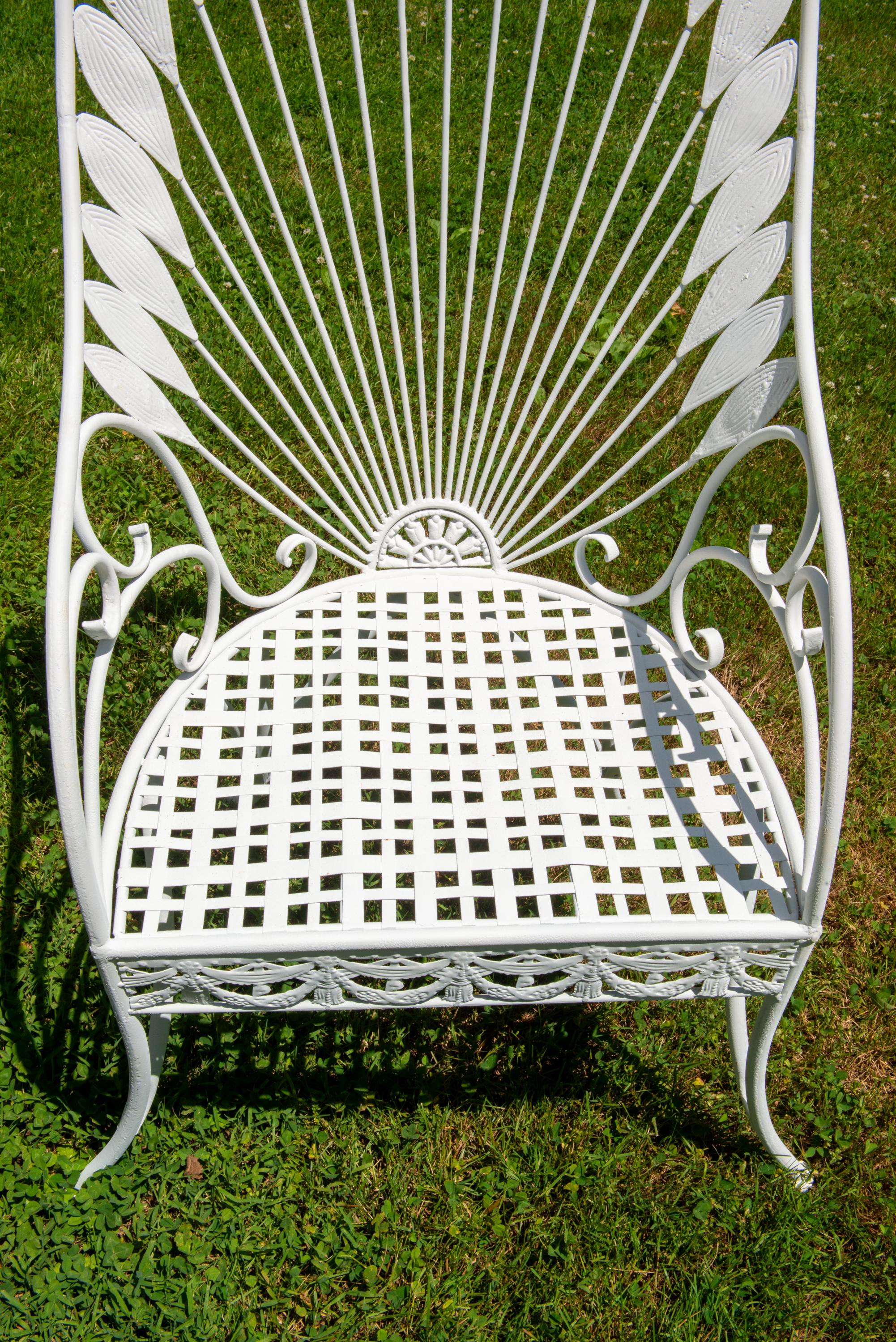 Fantástico conjunto de mesa y silla de hierro de los años 60 Hollywood Regency en venta 4