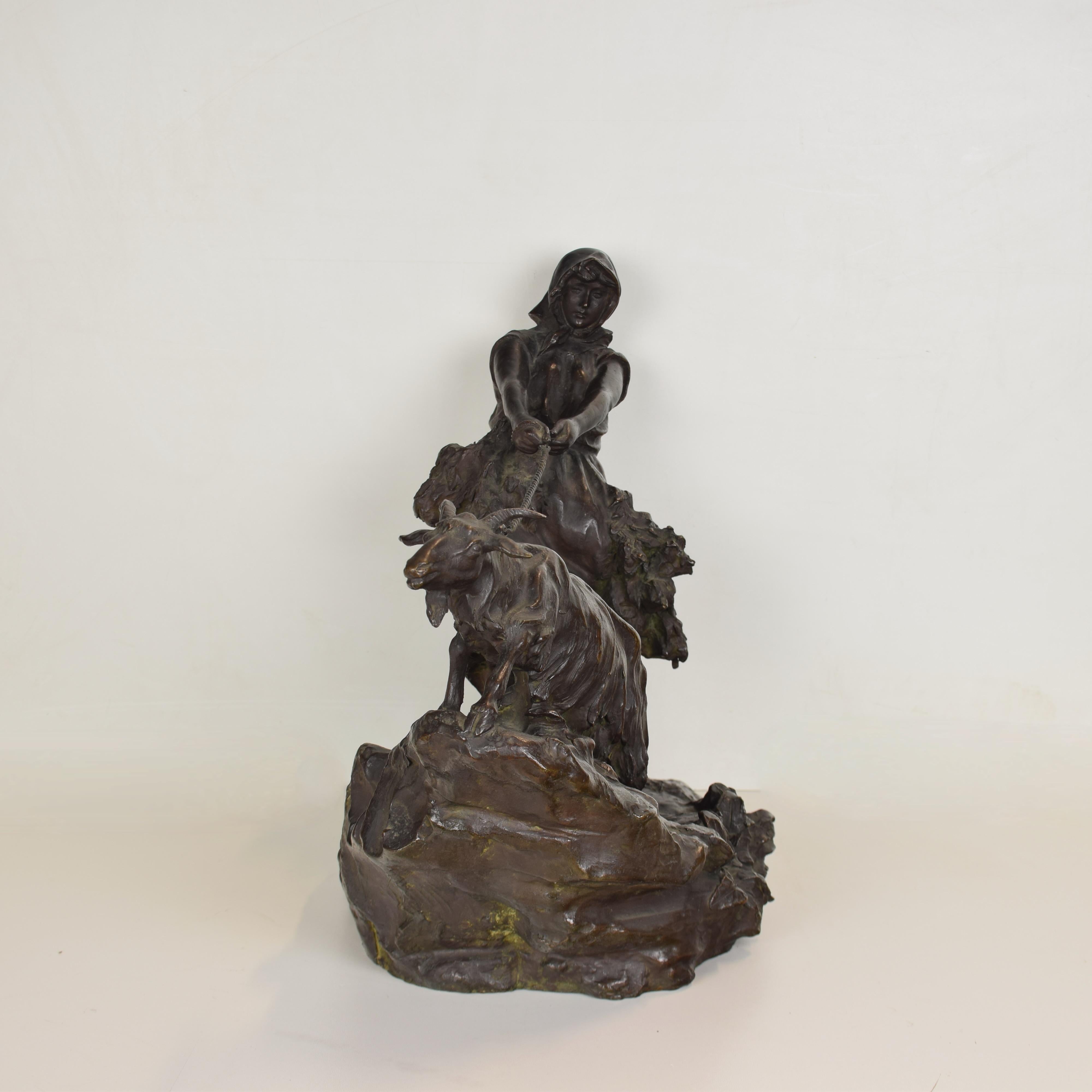 Maiden with Goat by Odo Franceschi (1879-1958) bronze, Florence, Italy In Good Condition For Sale In Prato, IT