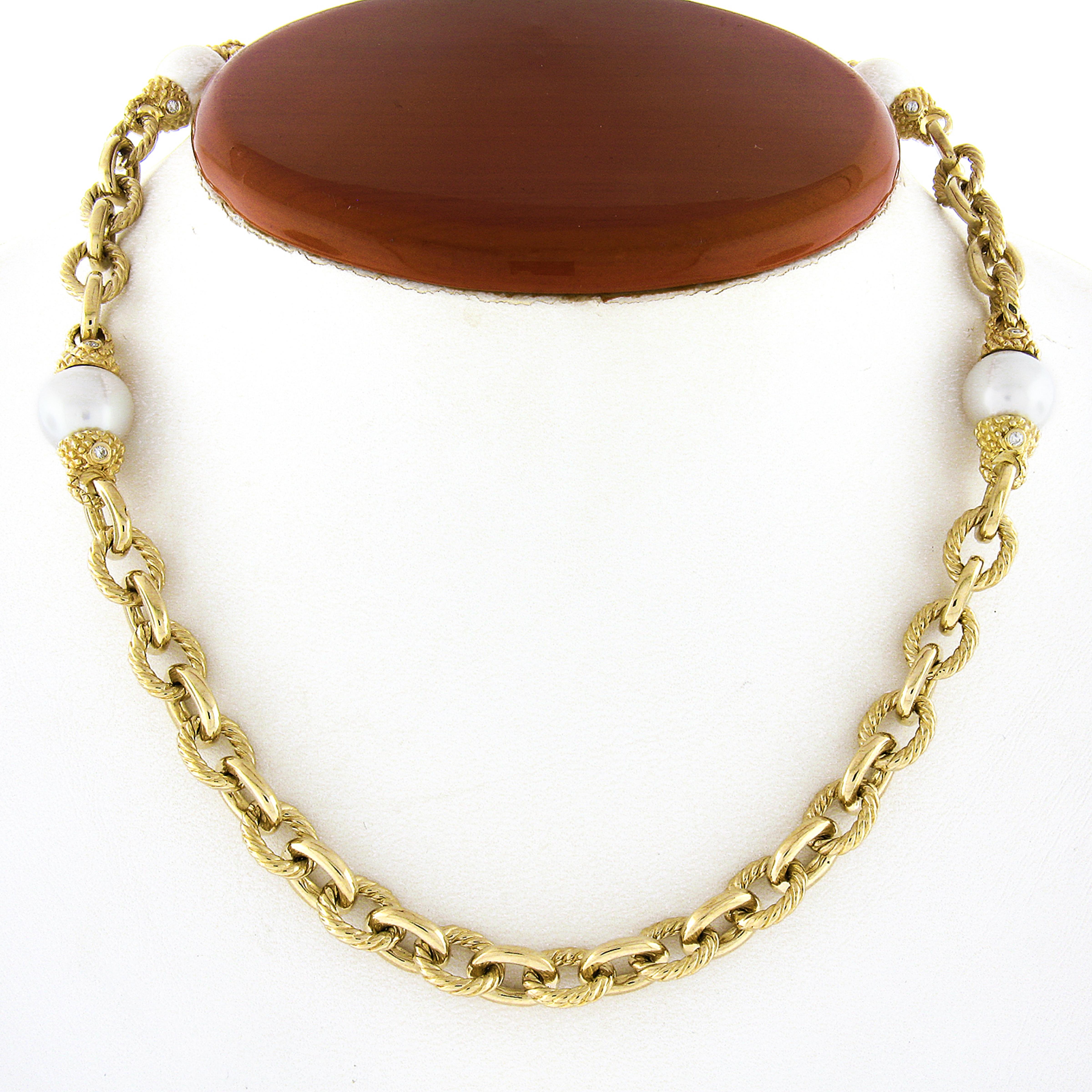 Ce collier fantaisie de très bonne facture est fabriqué en or jaune massif 14k et présente un beau design alternant des maillons en câble et des maillons à finition polie, ainsi que quatre belles sections en perles. Les perles sont très bien