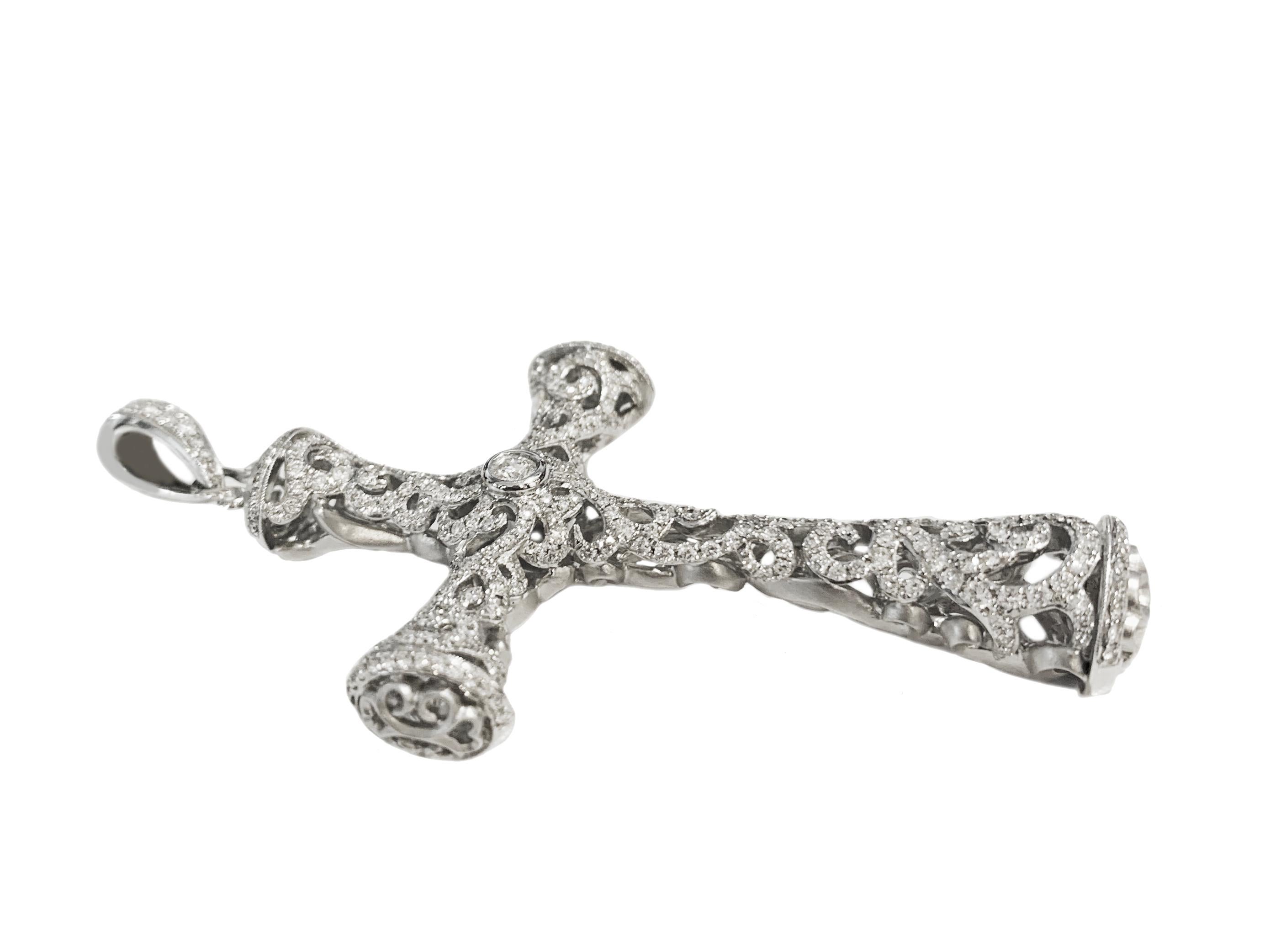 Fancy 18k White Gold Cross In New Condition For Sale In New York, NY