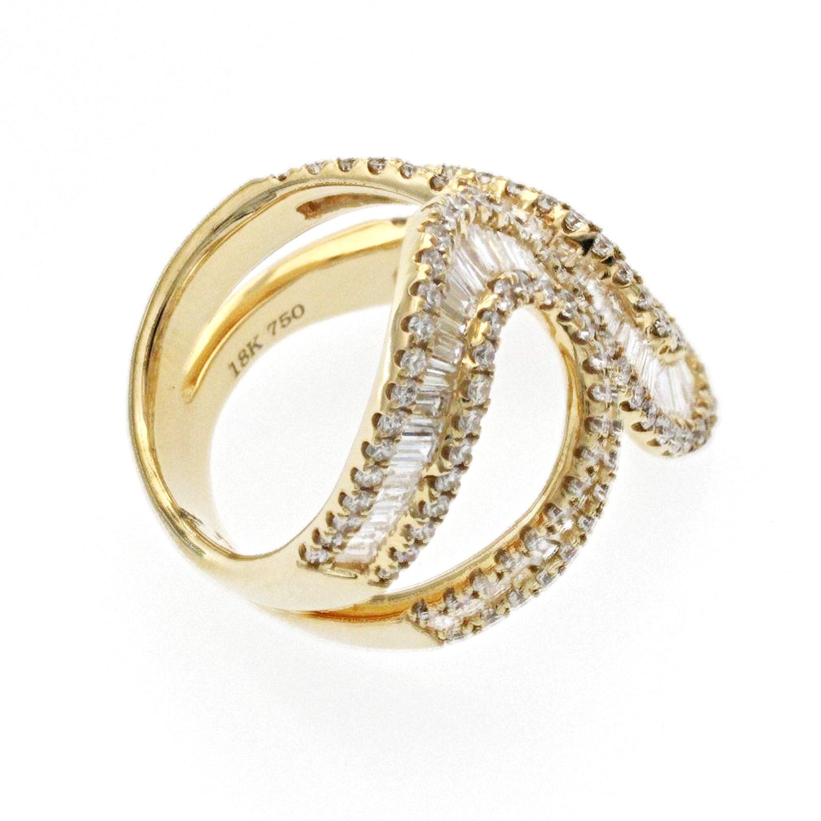 Bague enveloppante fantaisie en or jaune 18 carats avec diamants de 3,79 carats en vente 2