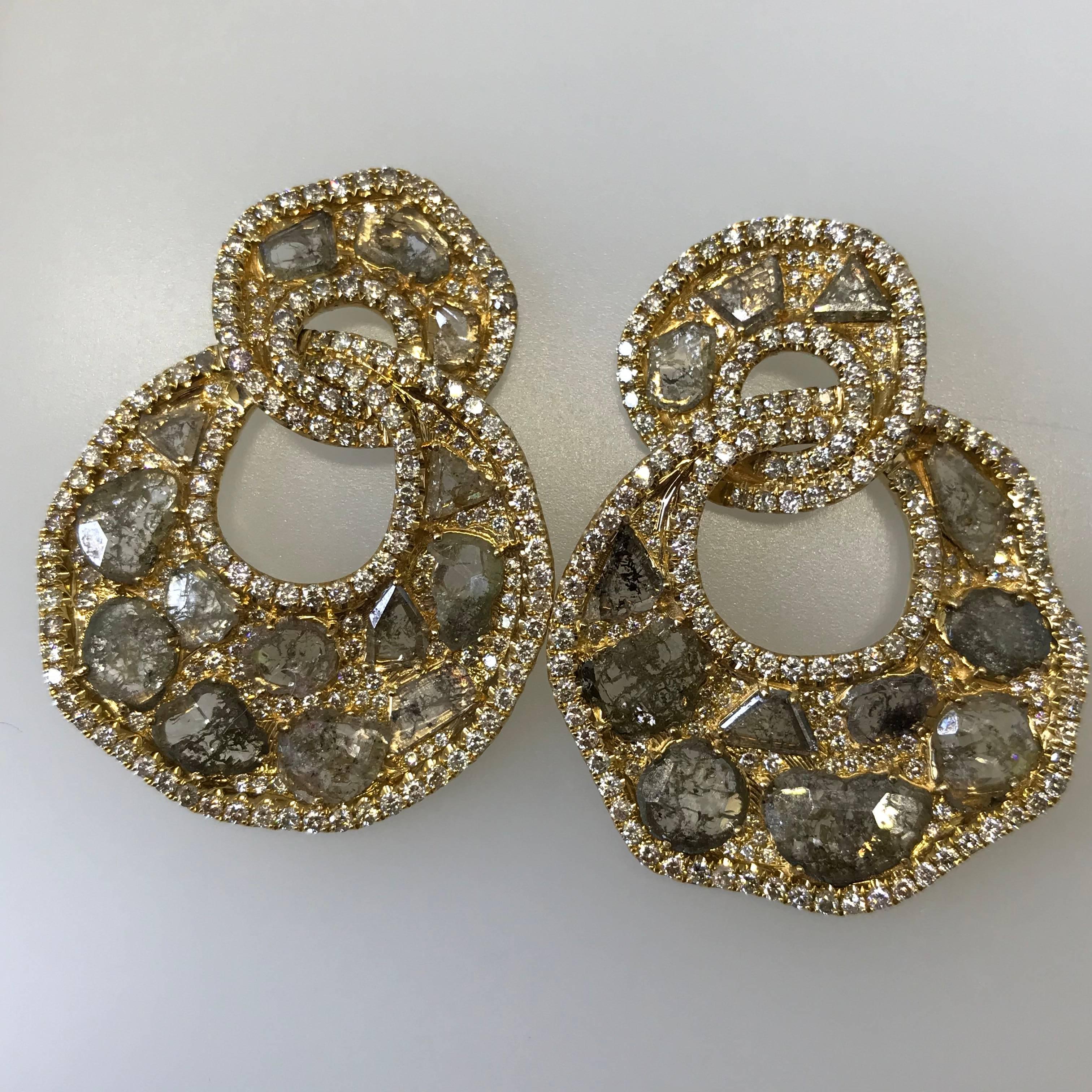 These beautiful Trendy earrings are one of a kind which makes you extraordinary.
The earrings are made of 18 k Yellow gold total 23.21 grams.
These earrings are studded with 26 flat Diamonds total weight 4.40 Carats
along with 398 white diamonds