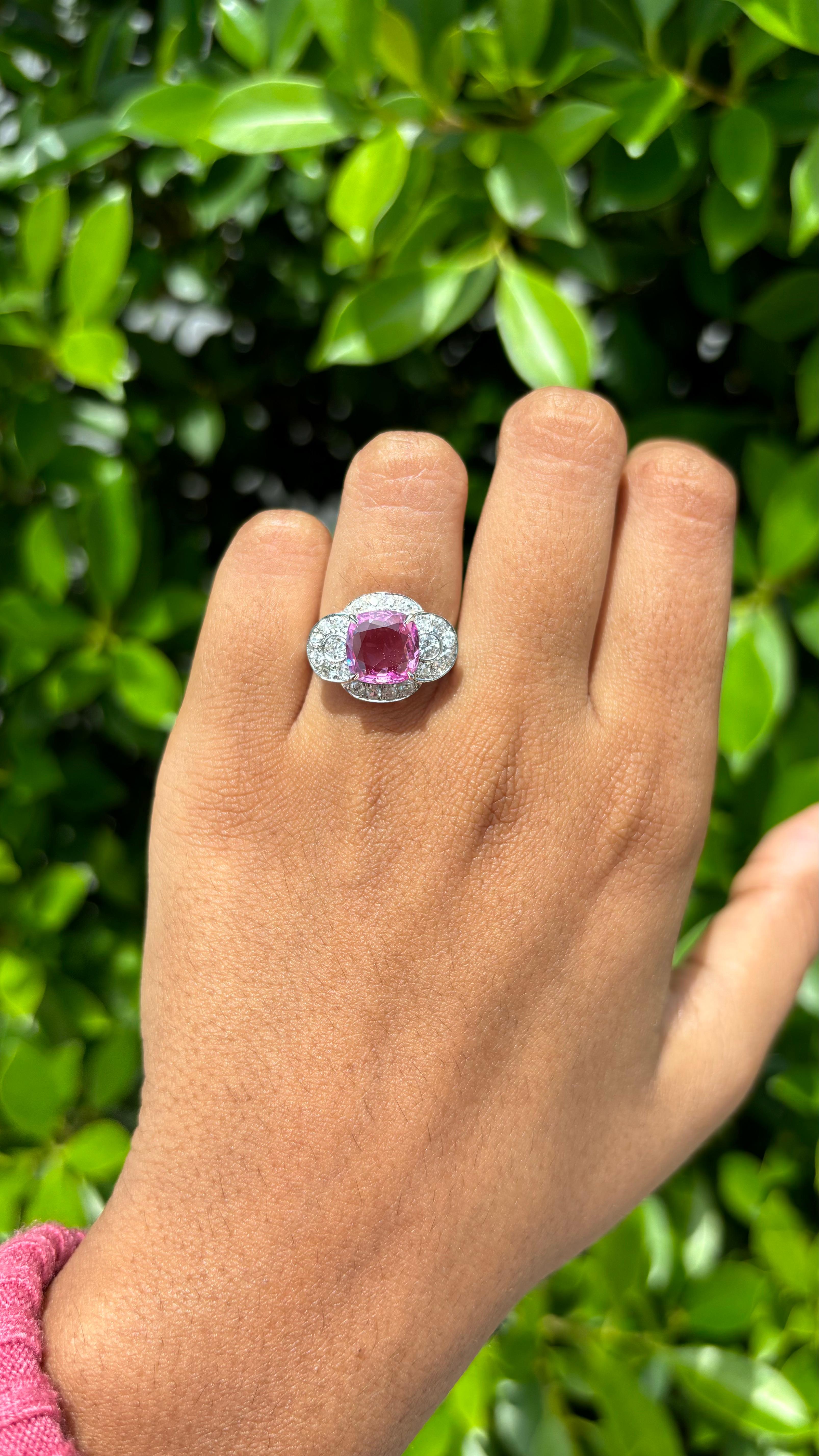 De las mujeres Anillo de oro blanco de 14 quilates con zafiro rosa de fantasía de 2,76 ct y diamantes finos tachonados