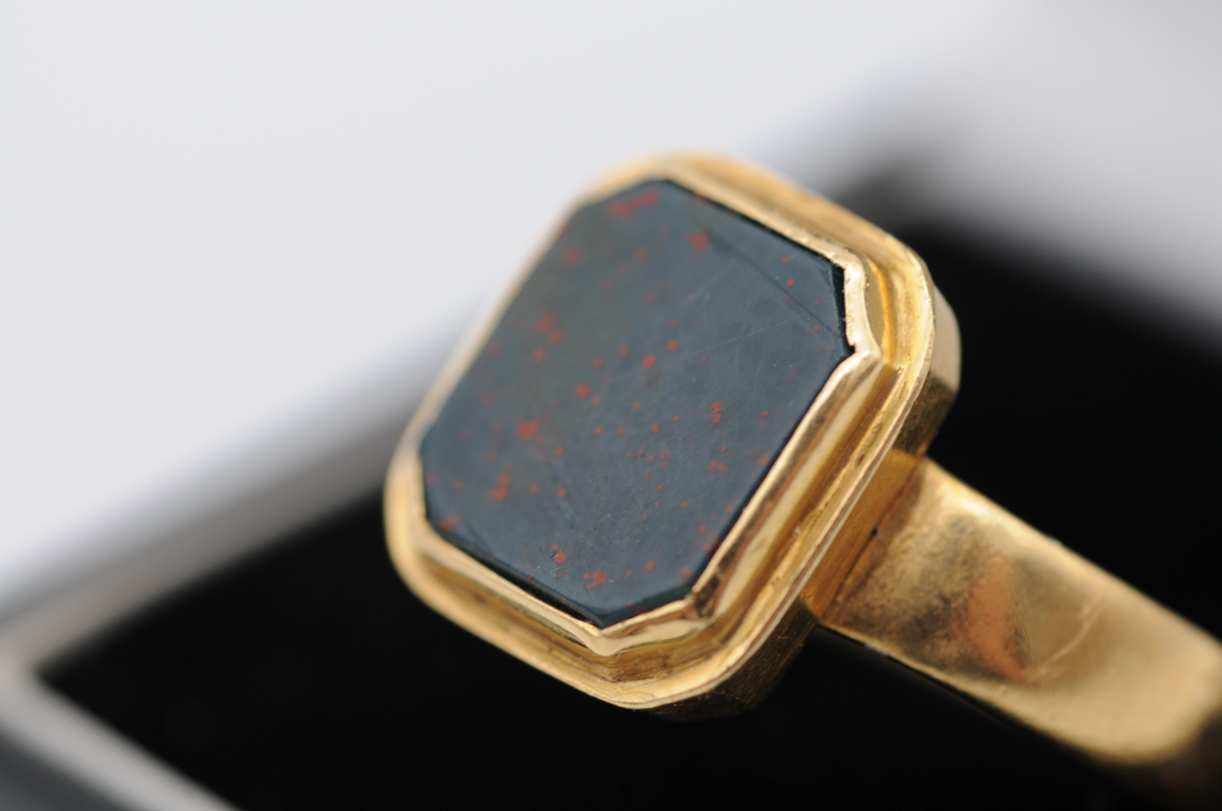 Women's or Men's Fancy Australian Black Opal Ring 18K Yellow Gold