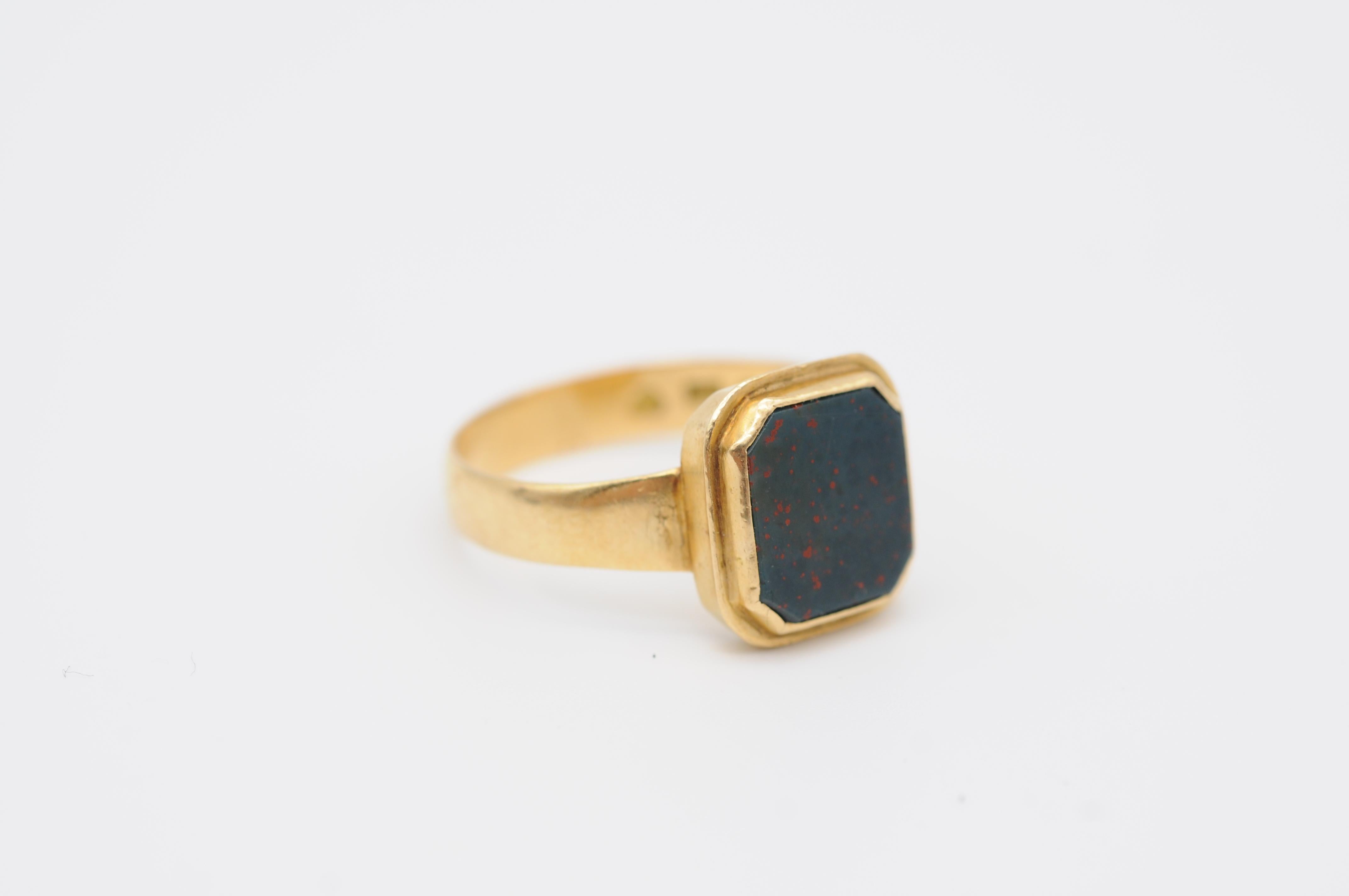 Fancy Australian Black Opal Ring 18K Yellow Gold 1