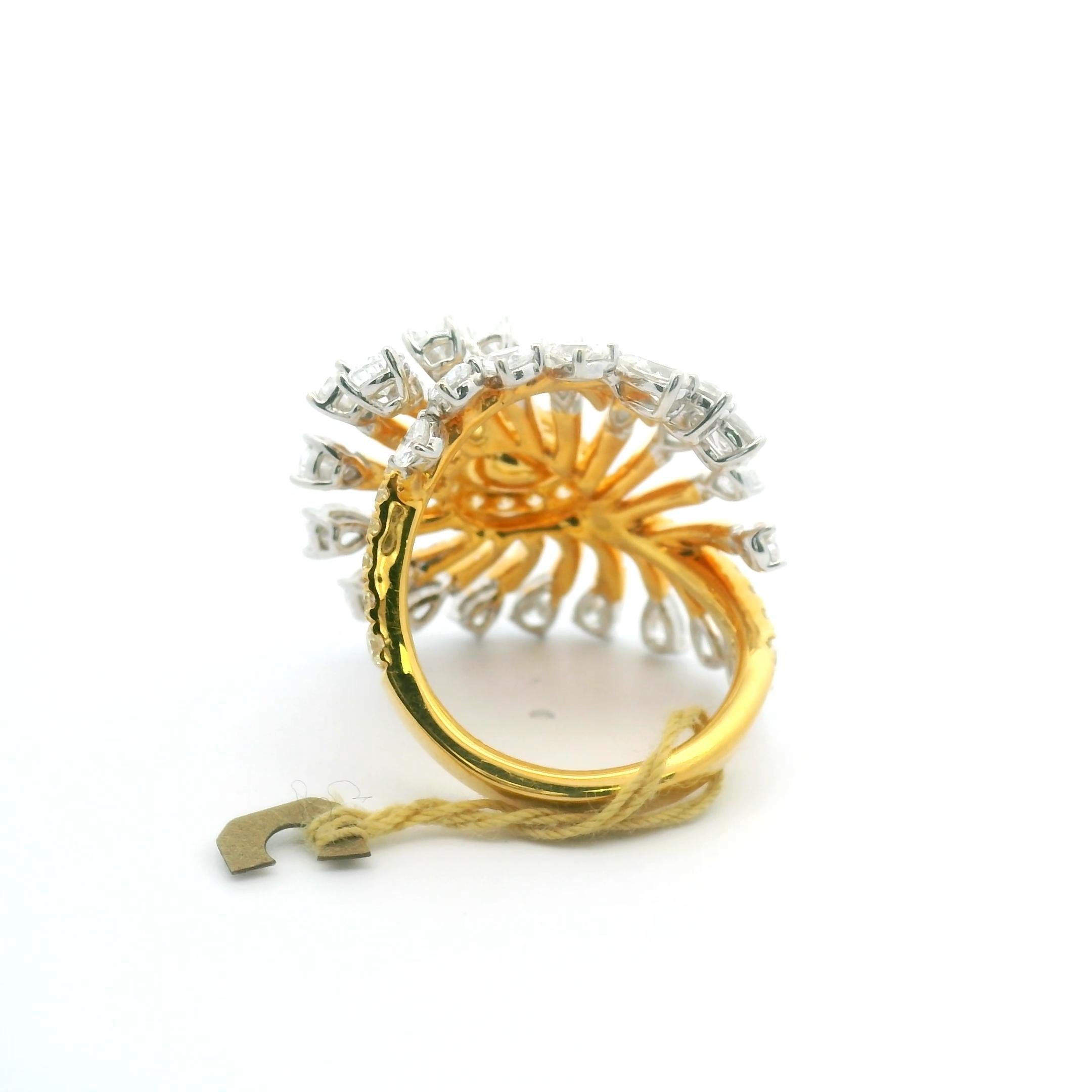 Bague fantaisie à plumes en diamants jaunes et blancs de 5,70 carats en vente 6
