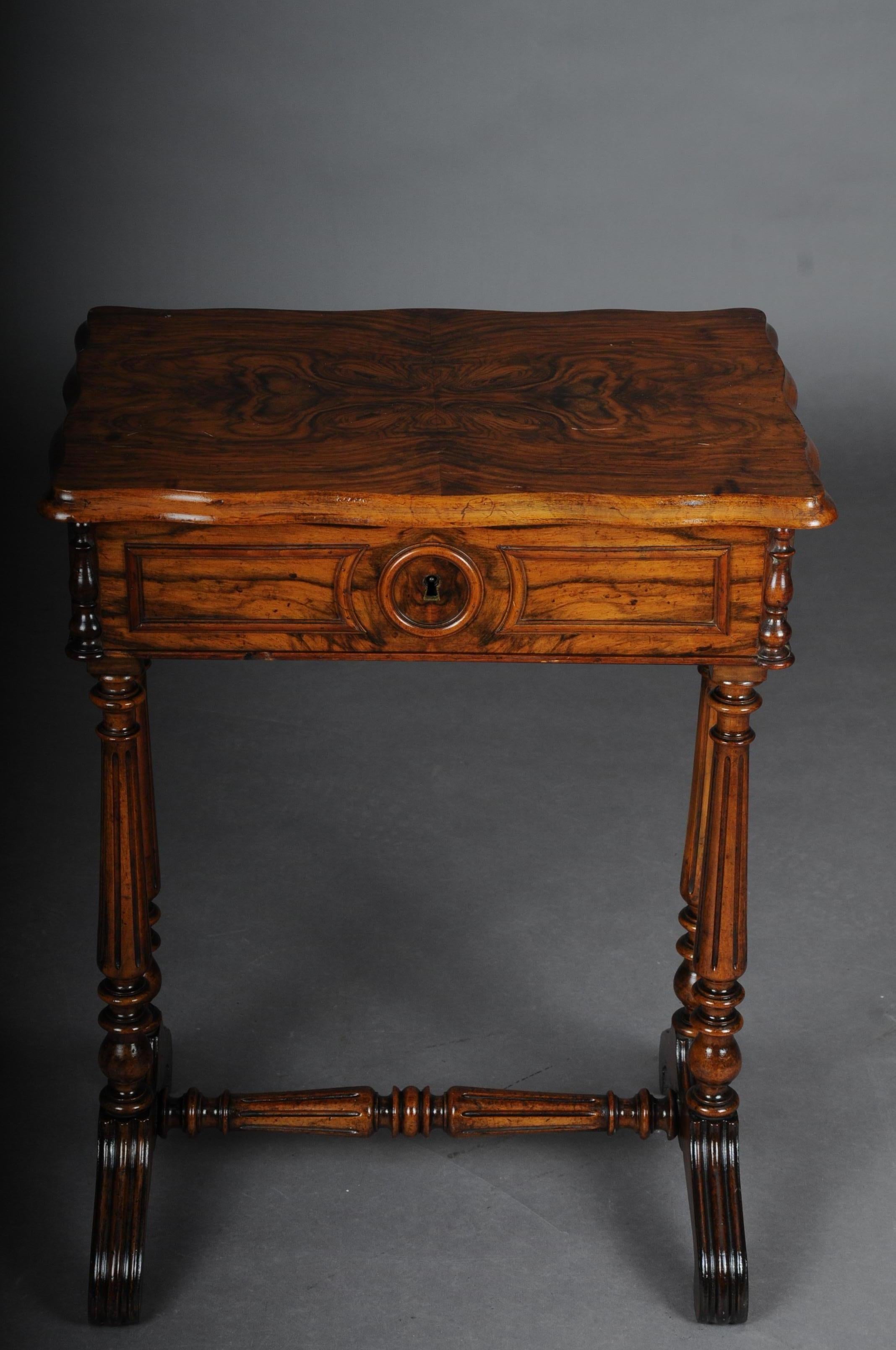 Allemand Table de couture / Table d'appoint Biedermeier vers 1850 Noyer en vente
