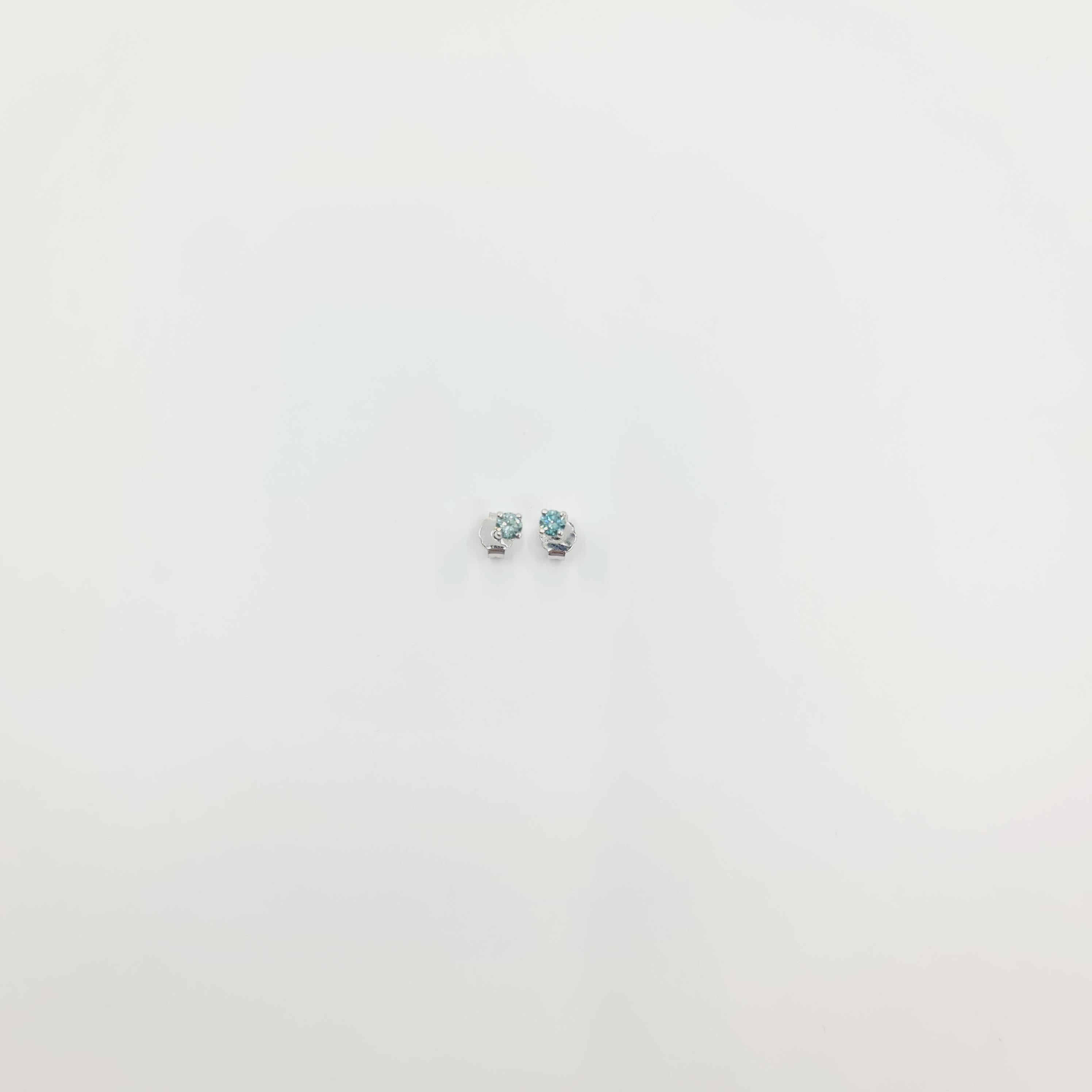 Ohrringe mit ausgefallenen blauen Diamanten 0,24 Karat Ausgefallenes intensives Blau/VS 18k Gold im Angebot 4