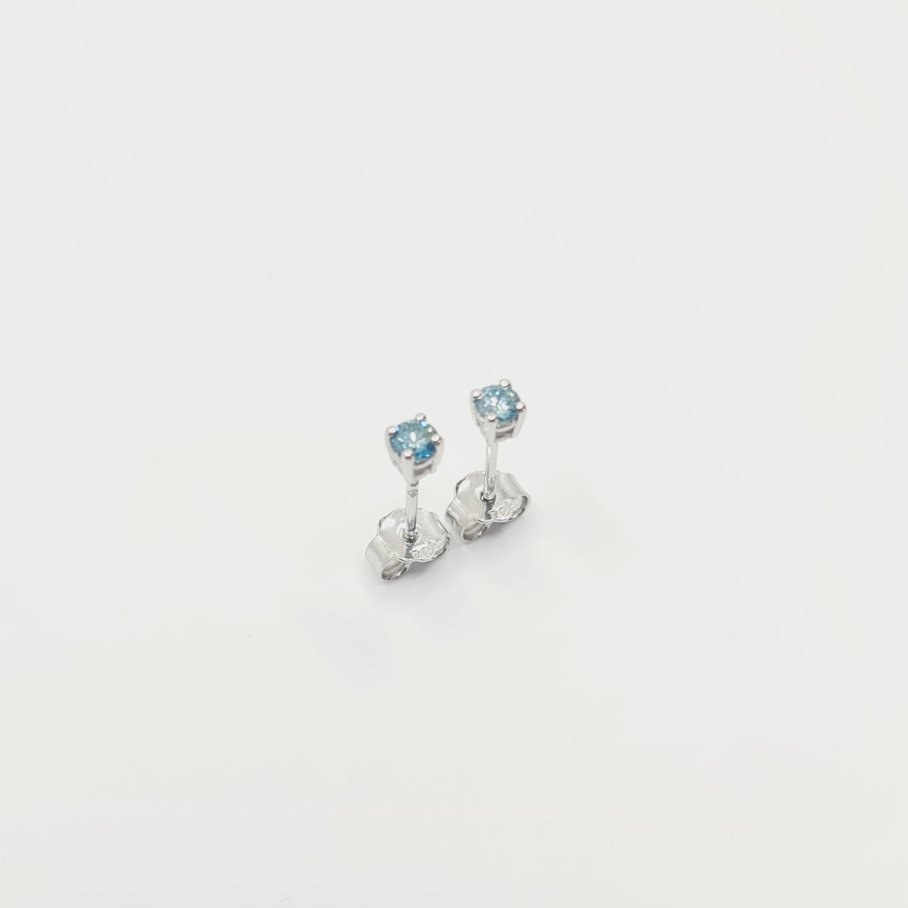 Ohrringe mit ausgefallenen blauen Diamanten 0,24 Karat Ausgefallenes intensives Blau/VS 18k Gold Damen im Angebot