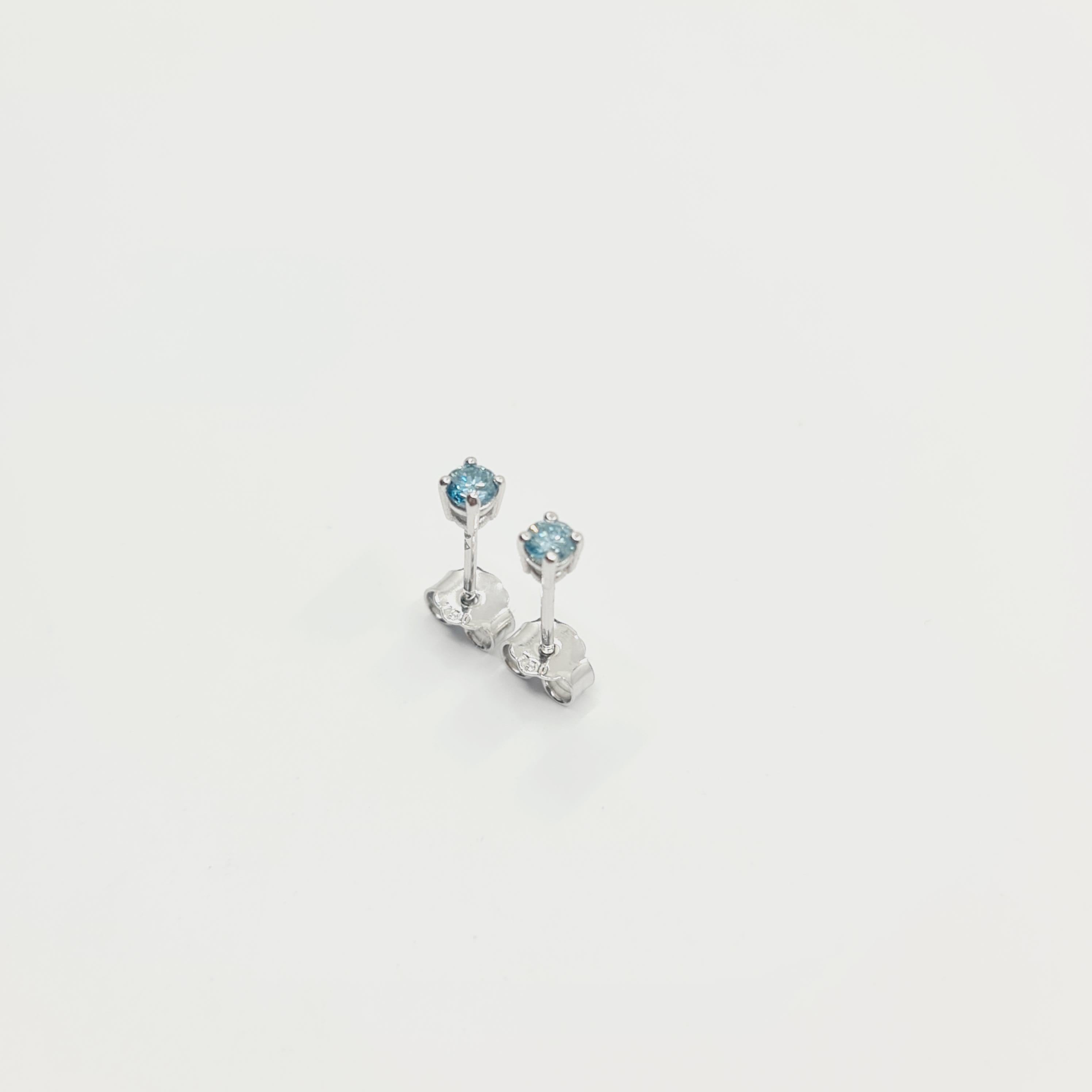 Ohrringe mit ausgefallenen blauen Diamanten 0,24 Karat Ausgefallenes intensives Blau/VS 18k Gold im Angebot 1