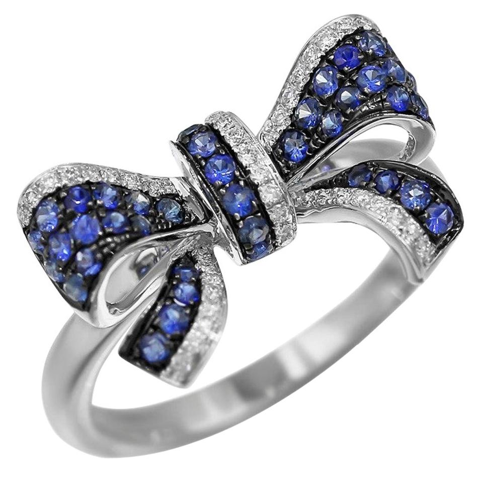 Bague fantaisie nœud papillon en or blanc avec saphir bleu et diamant blanc