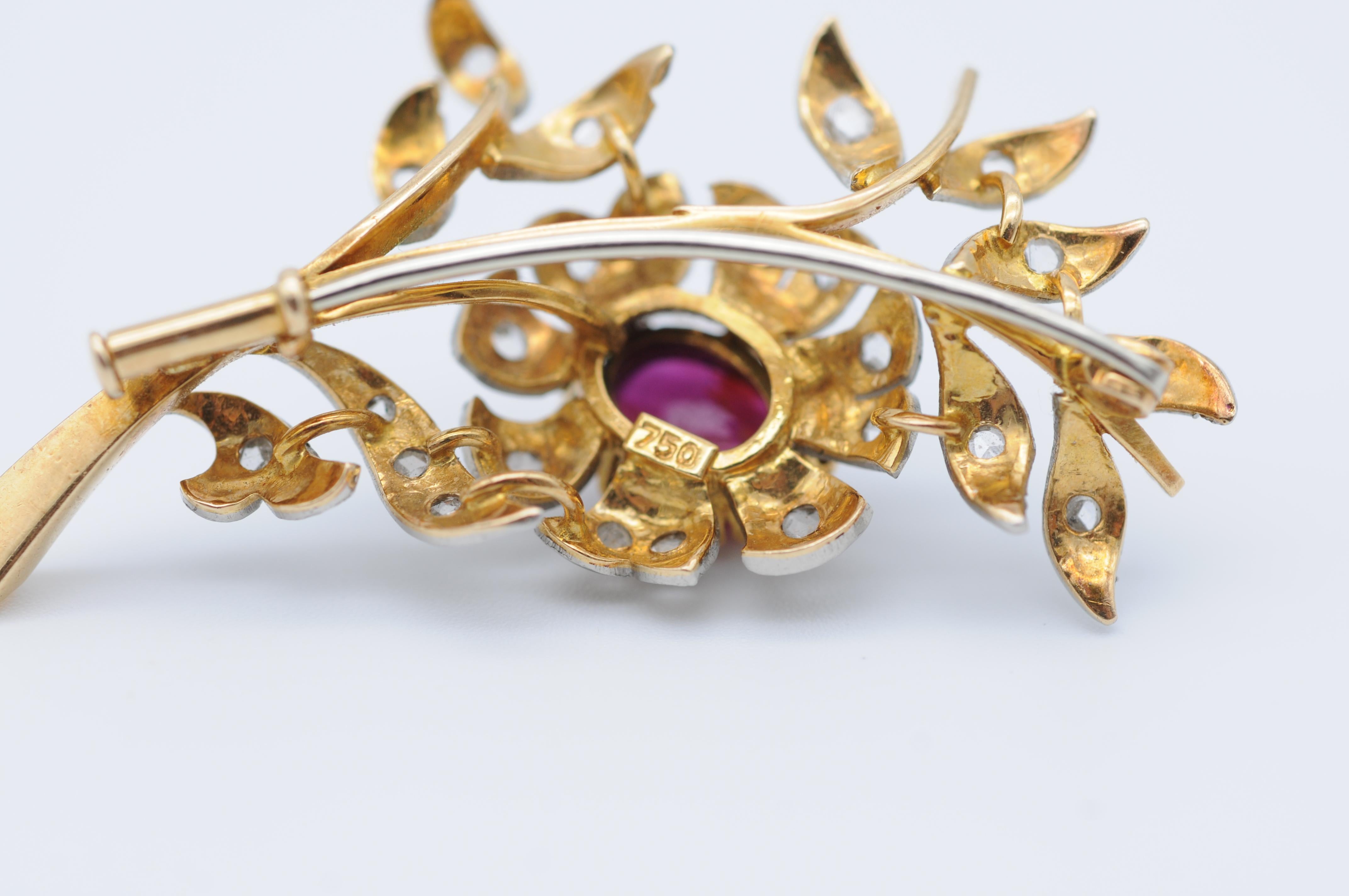 Fancy Brooch in 18k yellow gold and diamonds For Sale 2