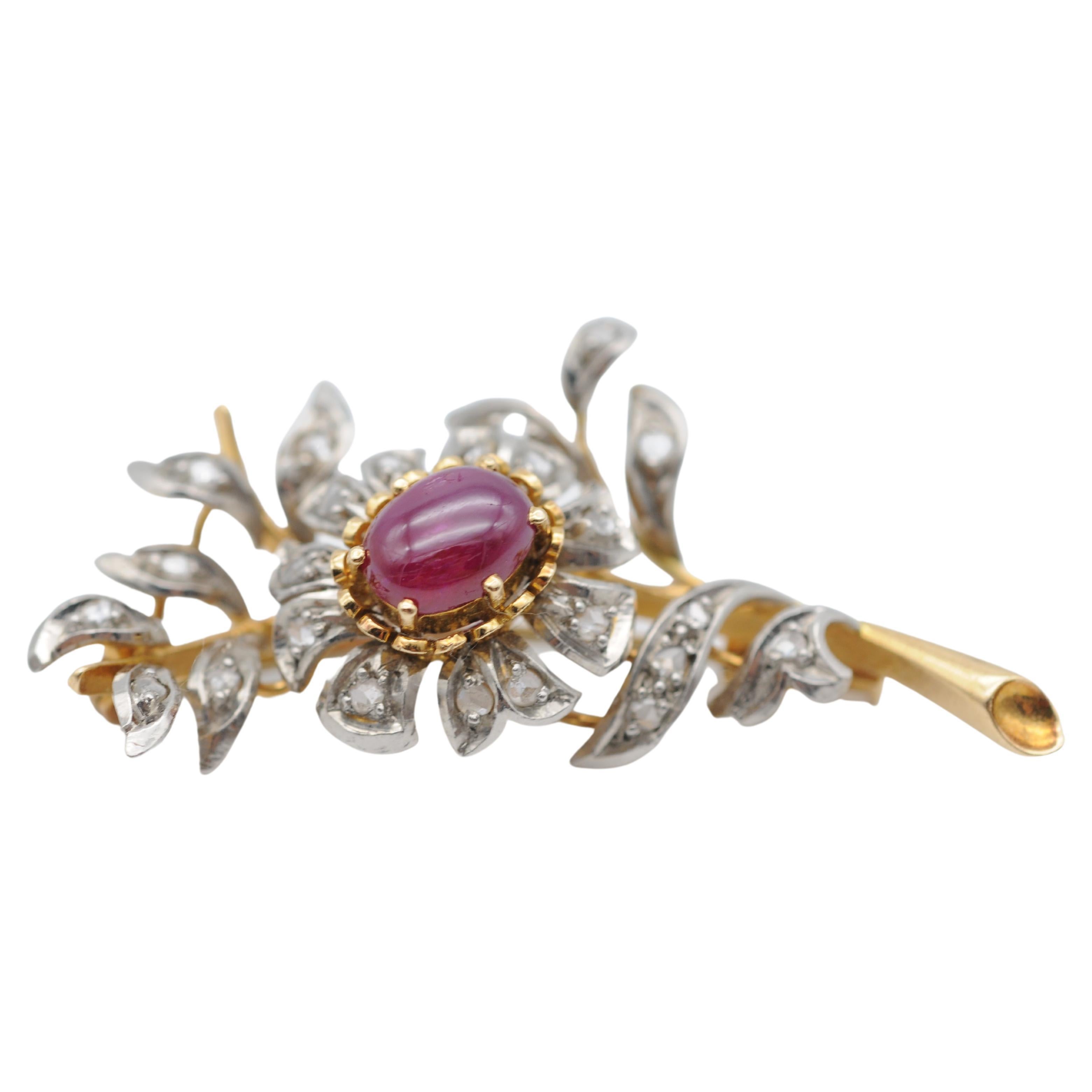 Fancy Brooch in 18k yellow gold and diamonds