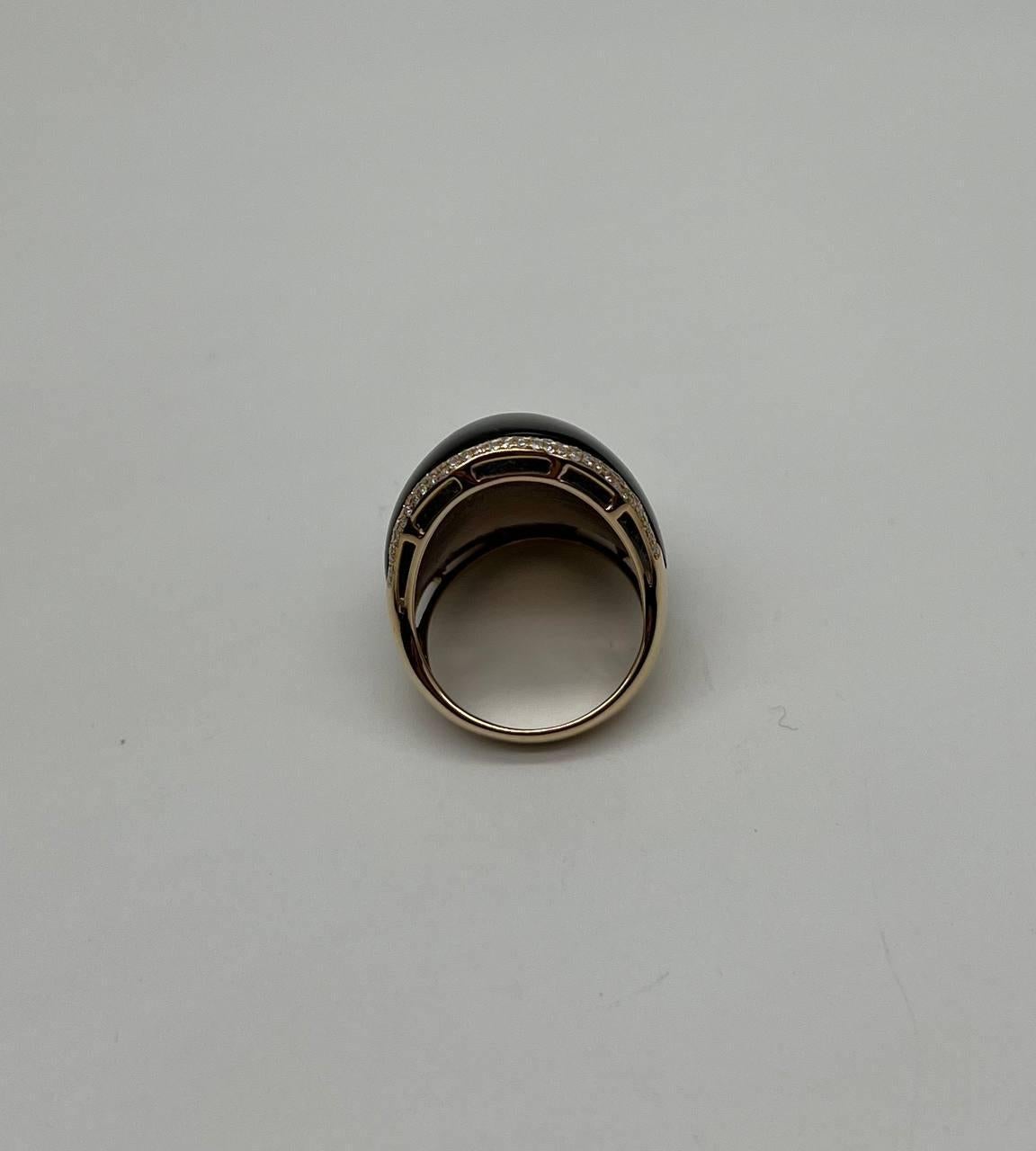 Anello a forma di cabochon di quarzo fumé marrone liscio in oro 14K con diamanti a canale In condizioni Nuovo in vendita a Oakton, VA