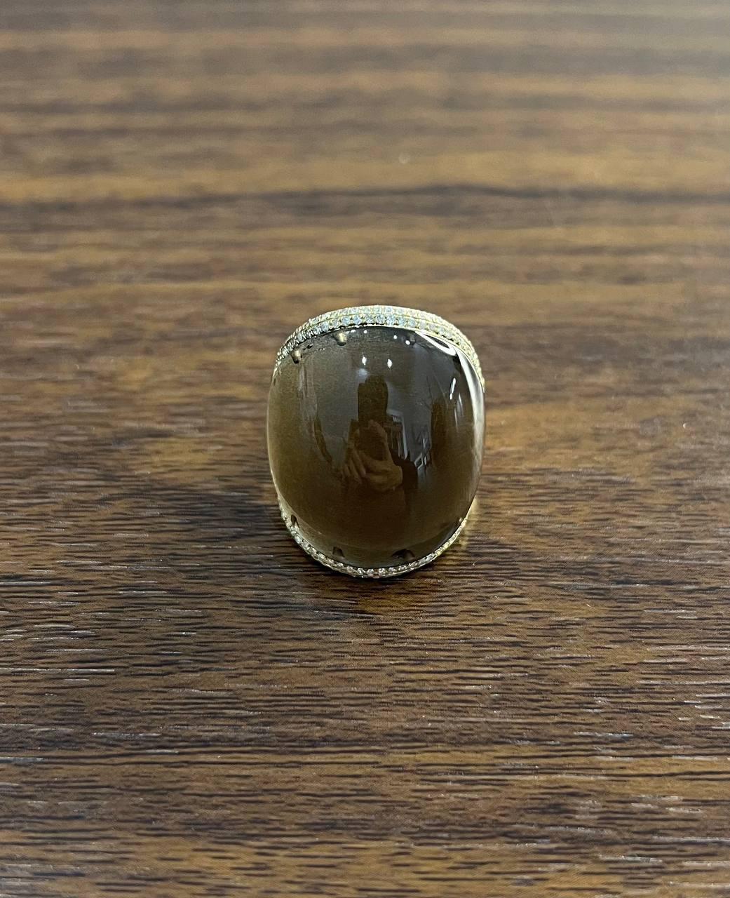 Donna Anello a forma di cabochon di quarzo fumé marrone liscio in oro 14K con diamanti a canale in vendita