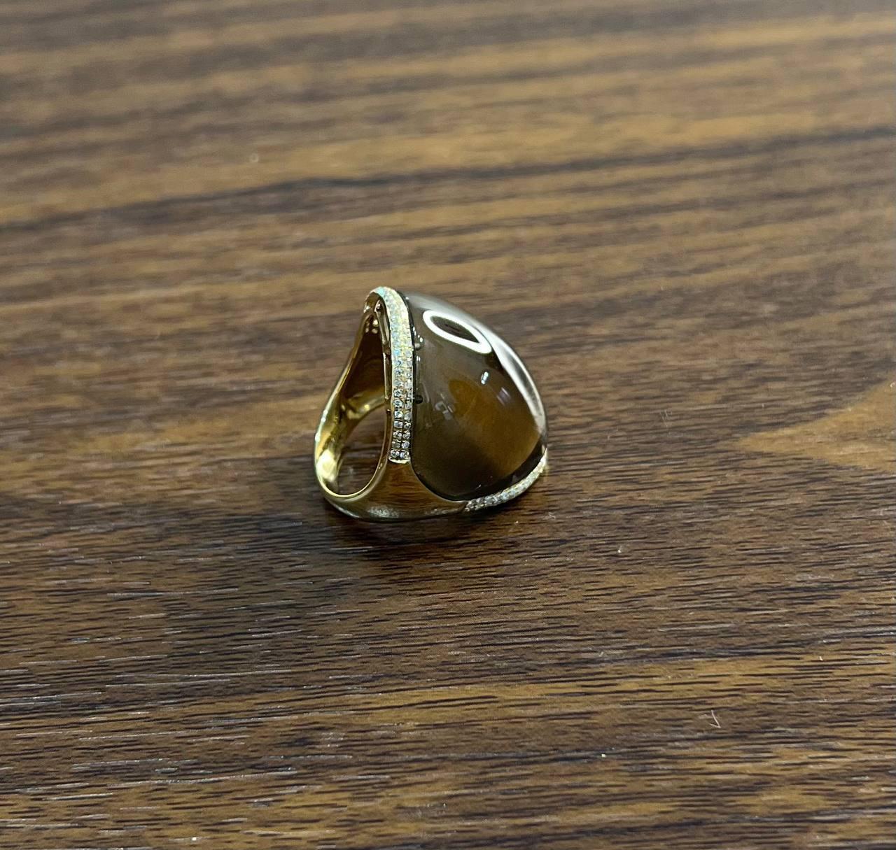 Anello a forma di cabochon di quarzo fumé marrone liscio in oro 14K con diamanti a canale in vendita 1