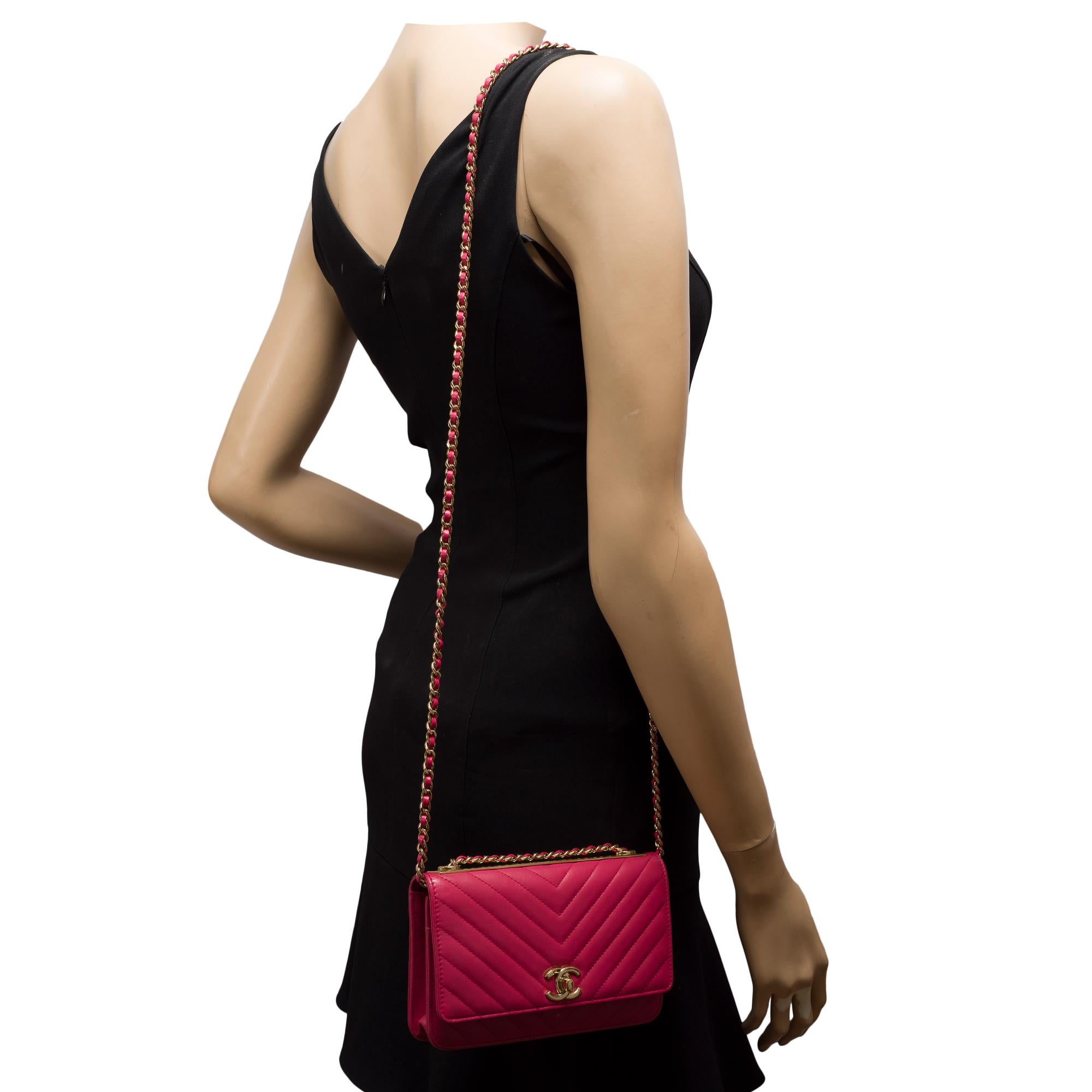Fancy Chanel Wallet on Chain shoulder bag in Pink Chevron Quilted leather, GHW For Sale 8