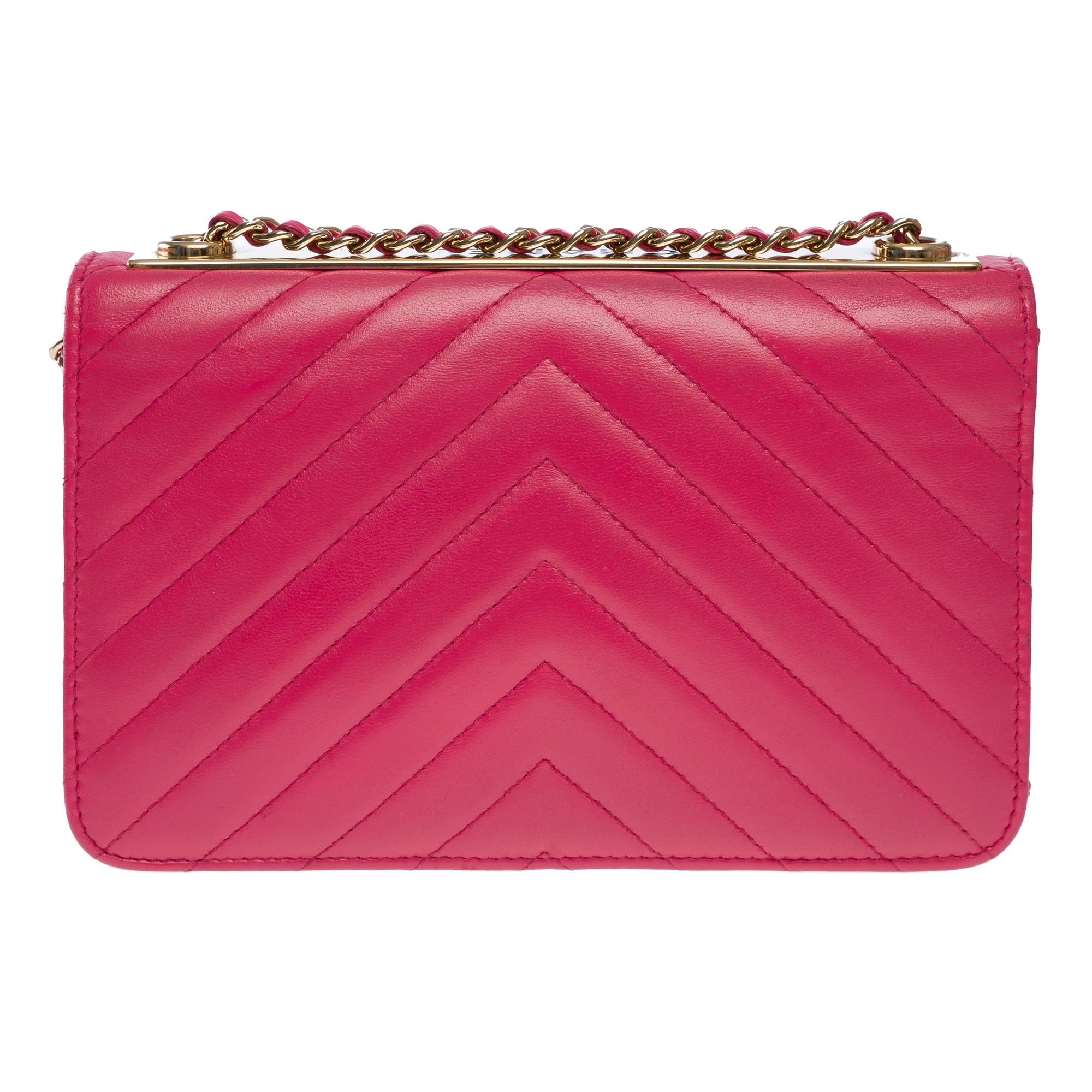 Fancy Chanel Wallet on Chain shoulder bag in Pink Chevron Quilted leather, GHW In Excellent Condition For Sale In Paris, IDF
