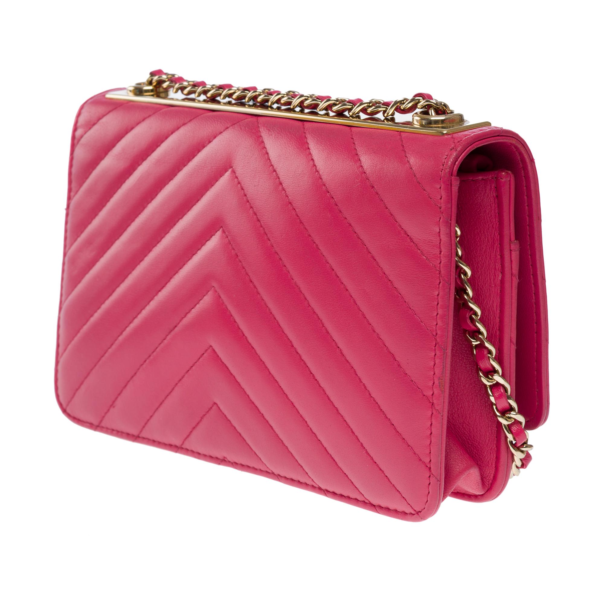 Fancy Chanel Wallet on Chain shoulder bag in Pink Chevron Quilted leather, GHW For Sale 1
