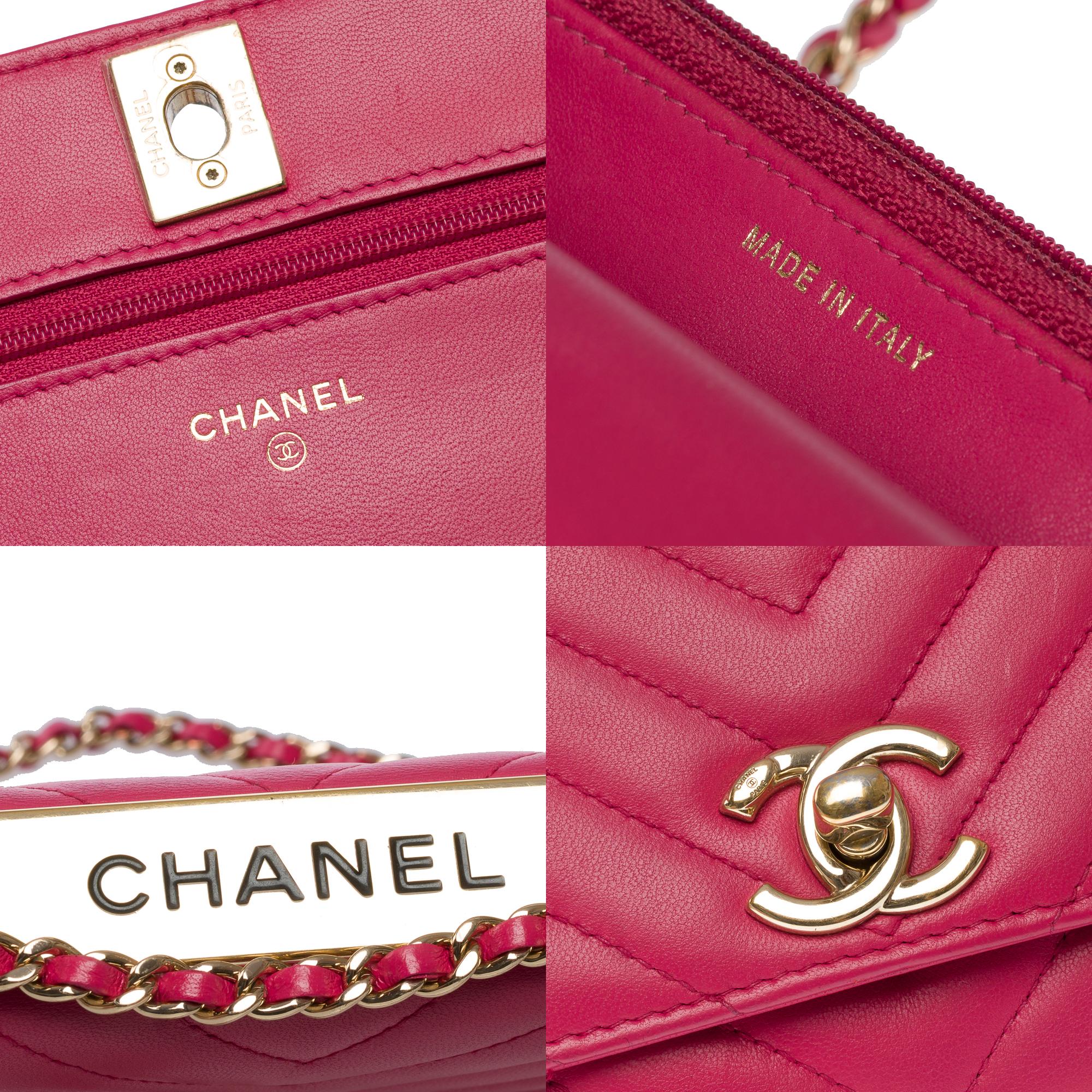 Fancy Chanel Wallet on Chain shoulder bag in Pink Chevron Quilted leather, GHW For Sale 2