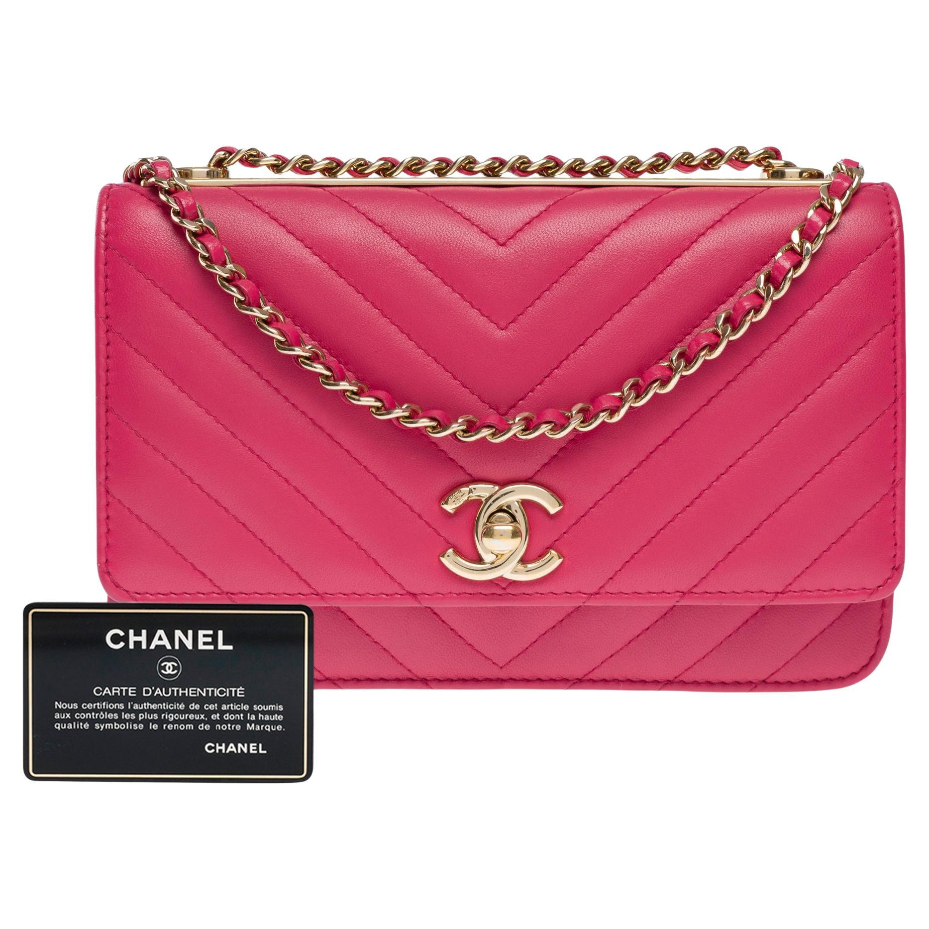 Fancy Chanel Wallet on Chain shoulder bag in Pink Chevron Quilted leather, GHW