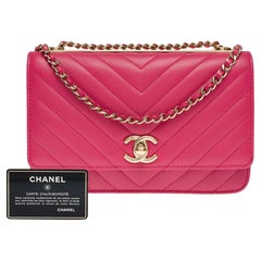 Cartera Chanel de lujo con cadena en piel acolchada Chevron rosa, GHW