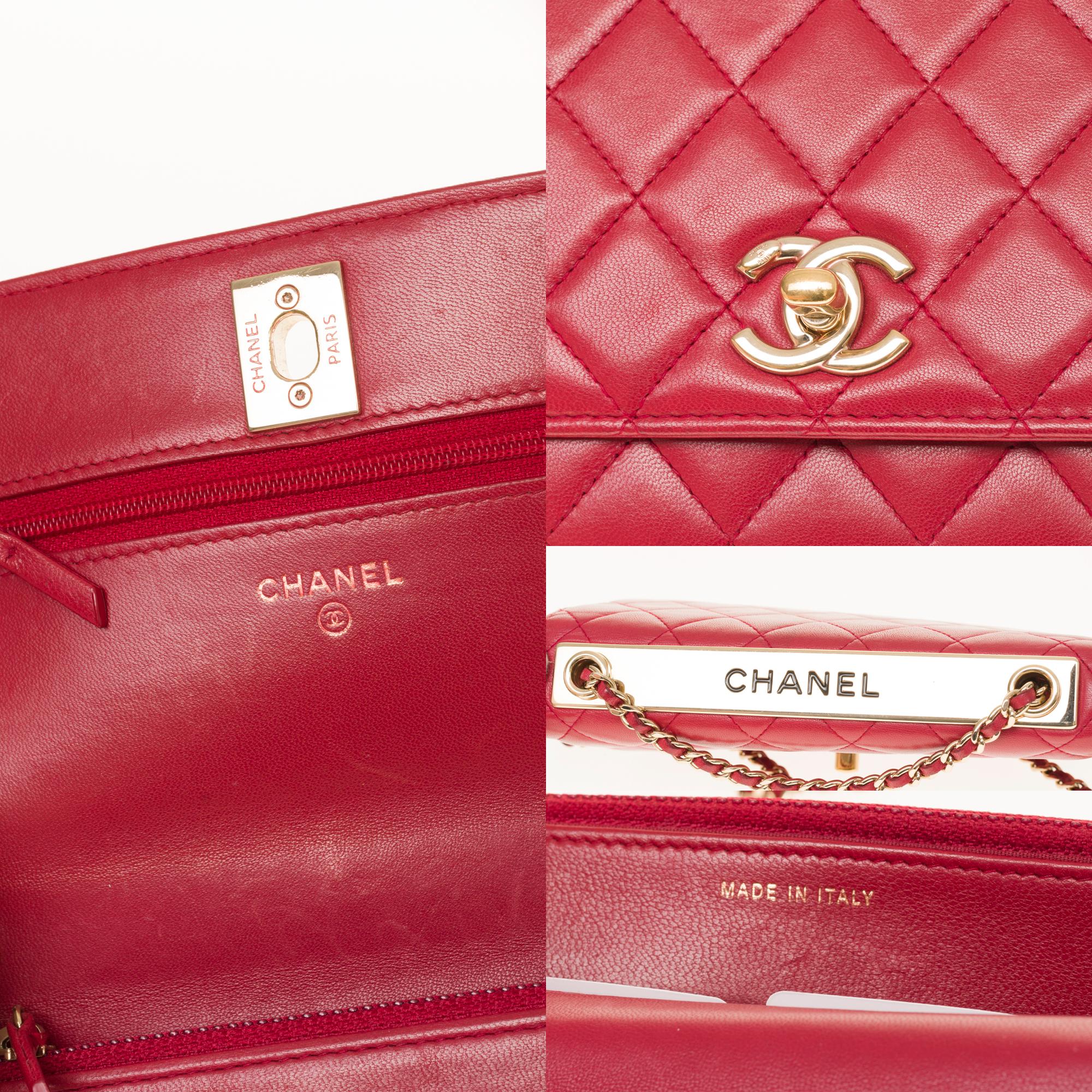 Fancy Chanel Wallet on Chain (WOC)  shoulder bag in red quilted leather, GHW In Excellent Condition In Paris, IDF