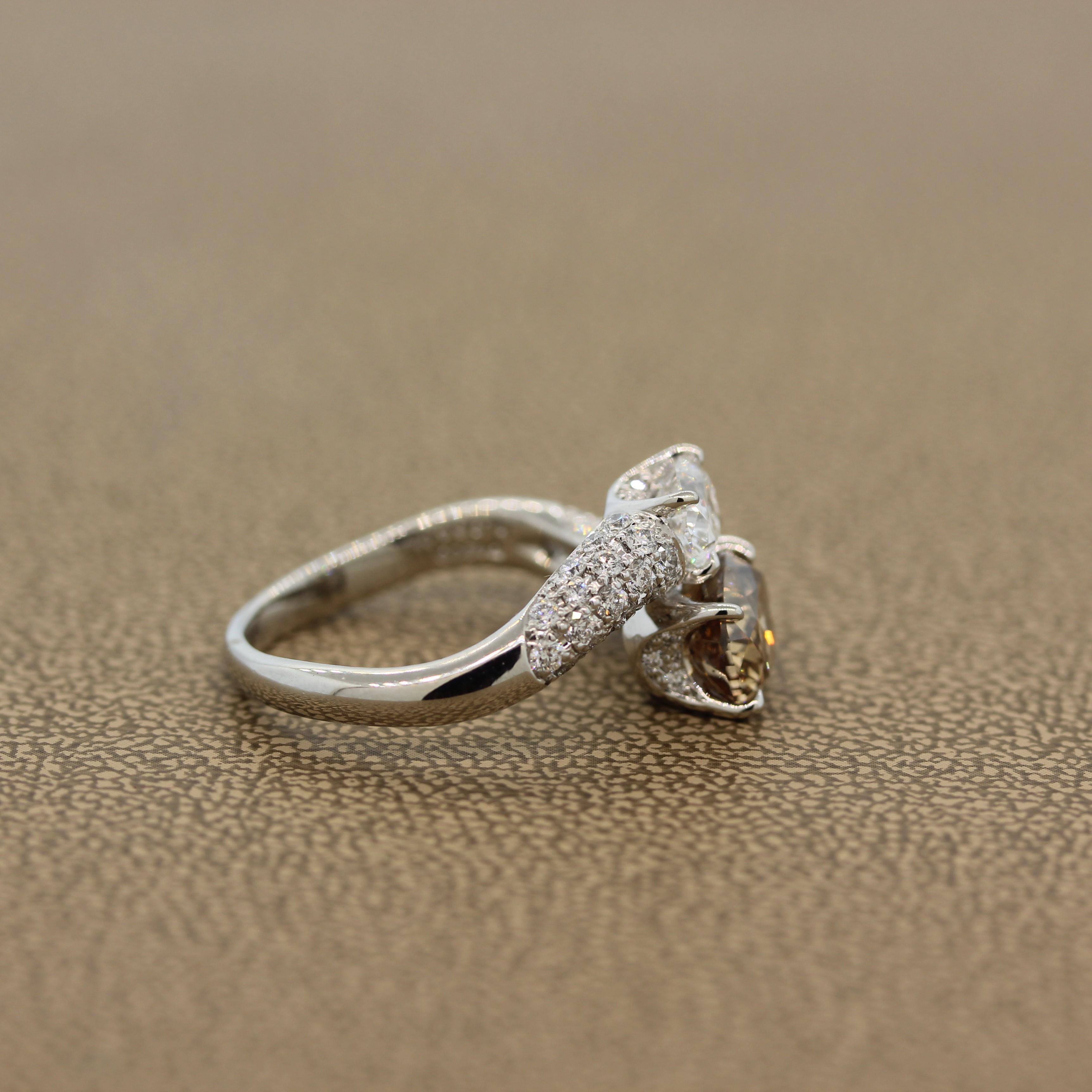 Taglio ovale Anello Bypass in platino con diamante color cognac Fancy in vendita