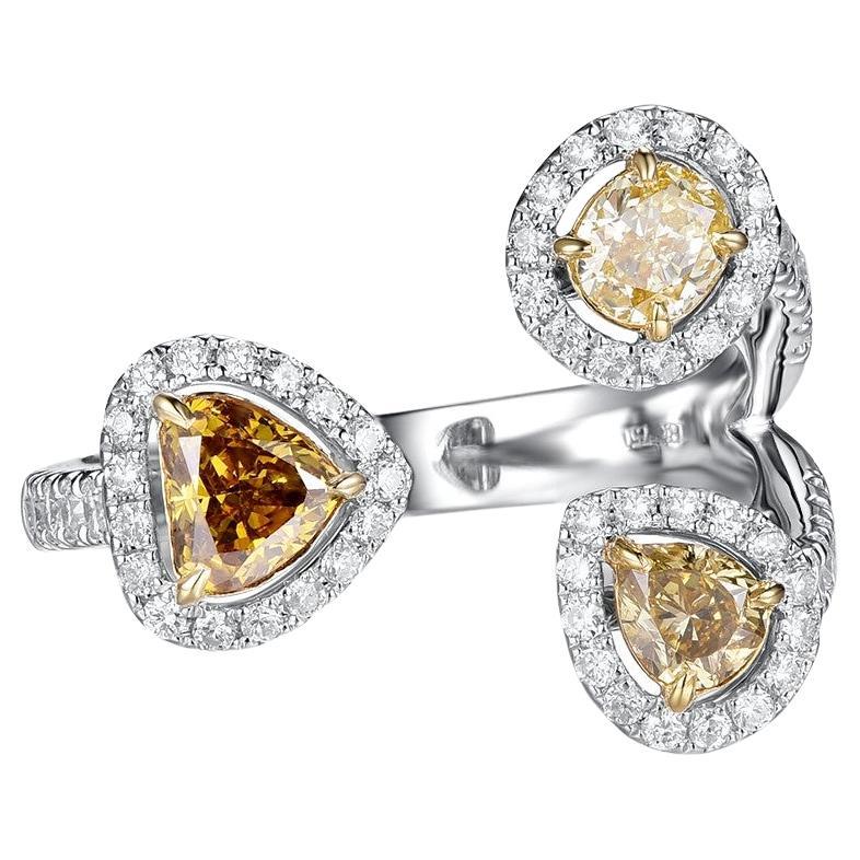 Bague en or 18 carats avec diamants de couleur fantaisie et diamants ronds en vente