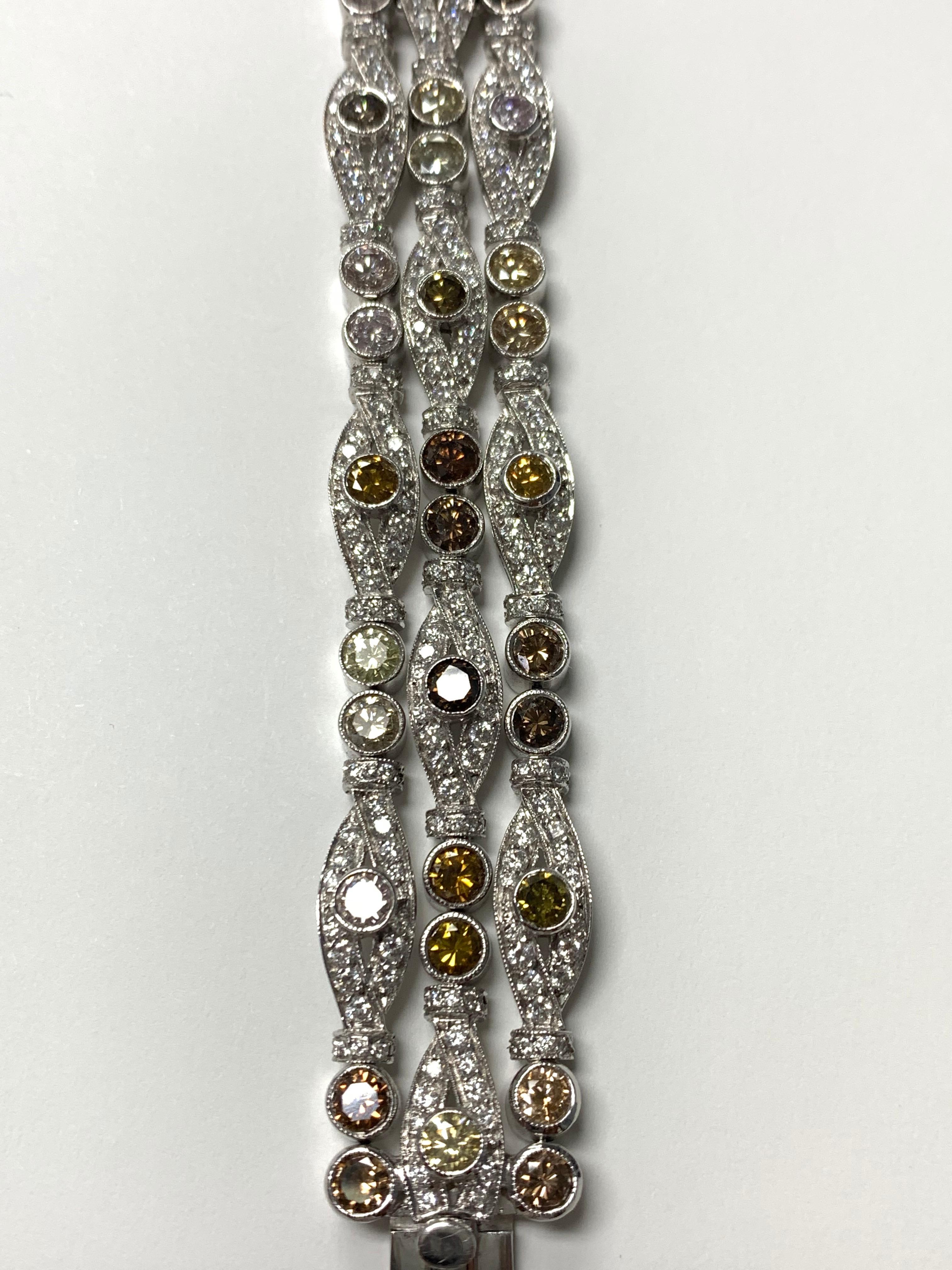 Bracelet en platine avec diamants de couleur fantaisie et diamants blancs en vente 6