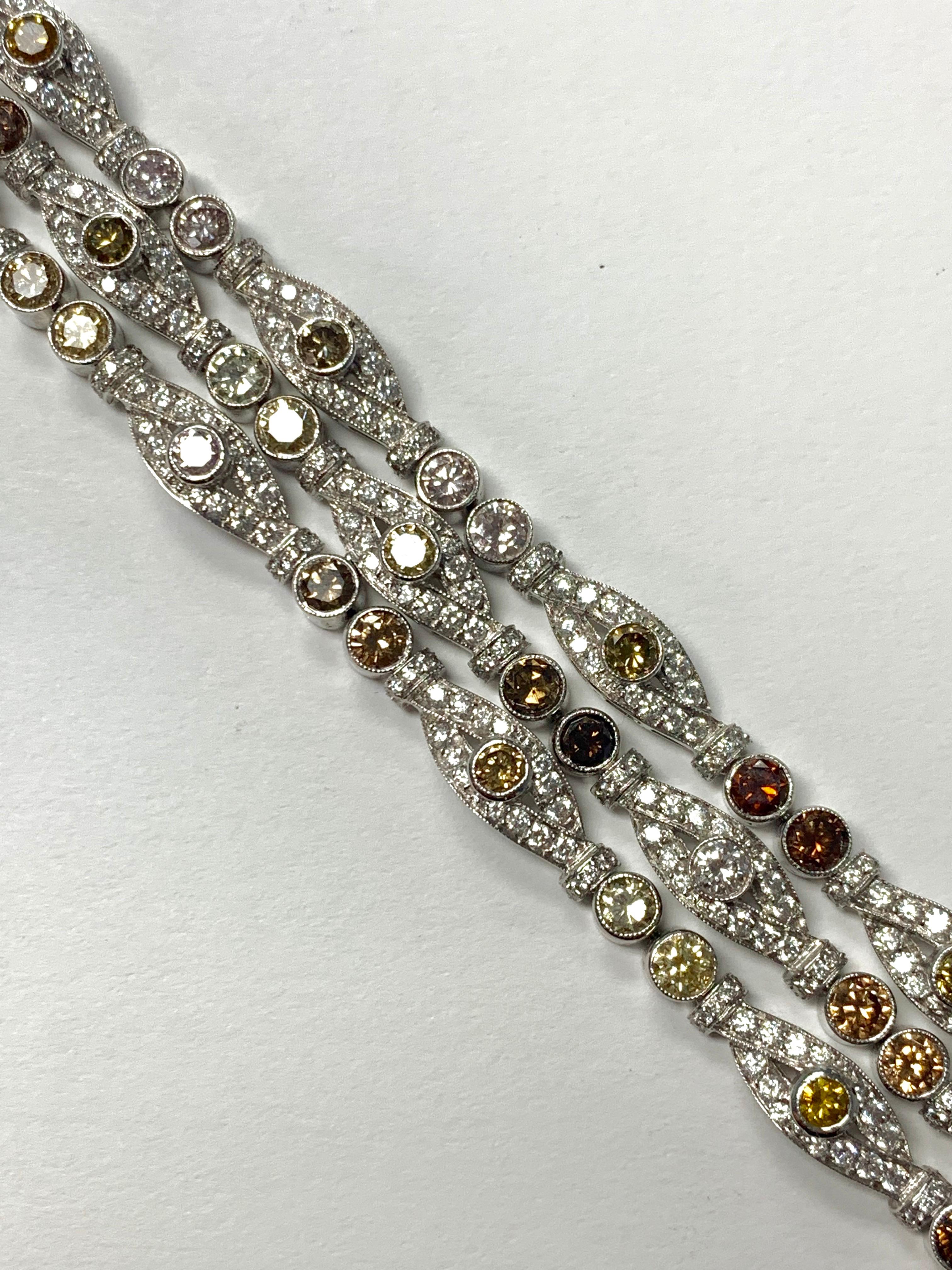 Bracciale con diamanti bianchi e diamanti colorati in platino in vendita 8