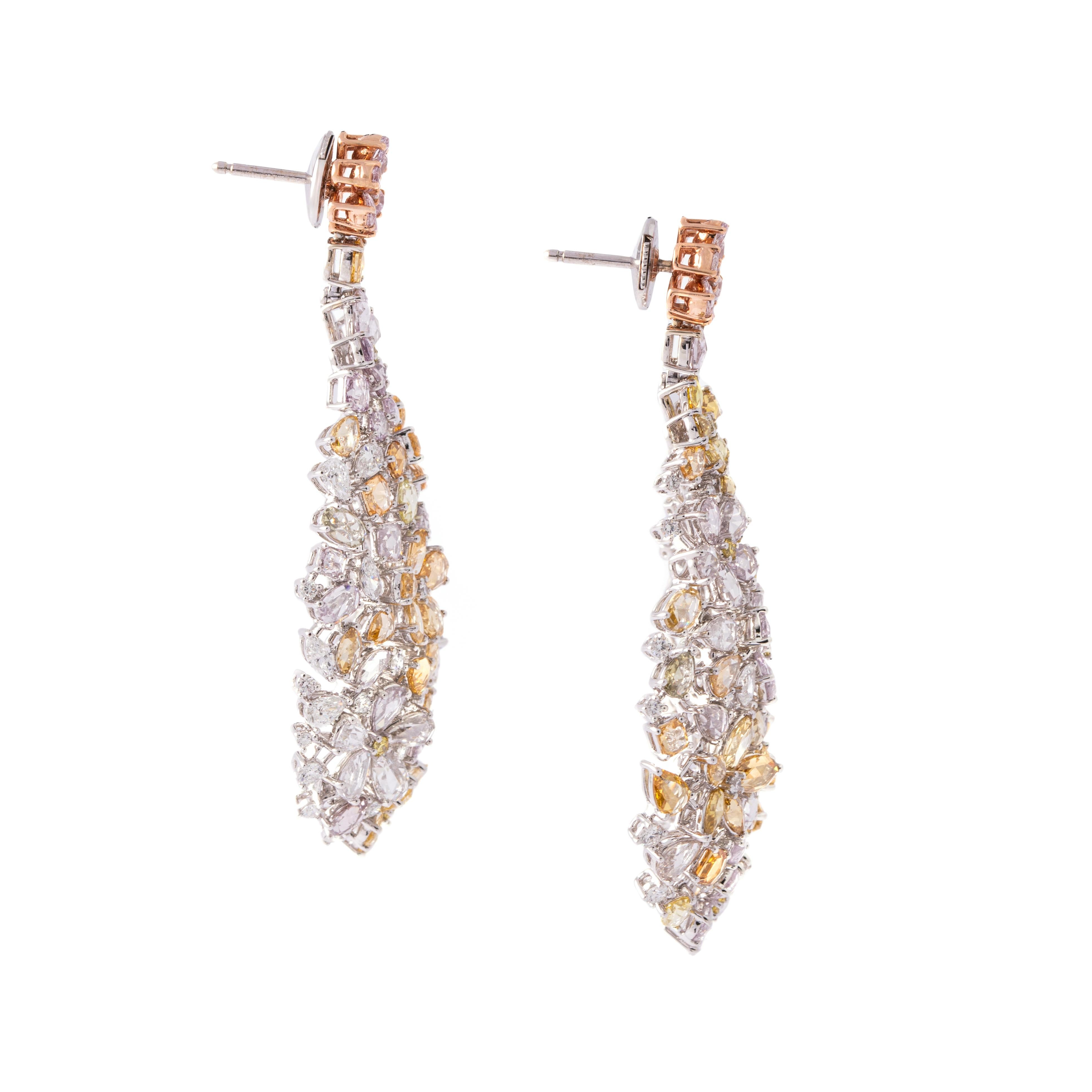 Fancy Color Diamond Flower 18K Gold Earrings In New Condition For Sale In Geneva, CH