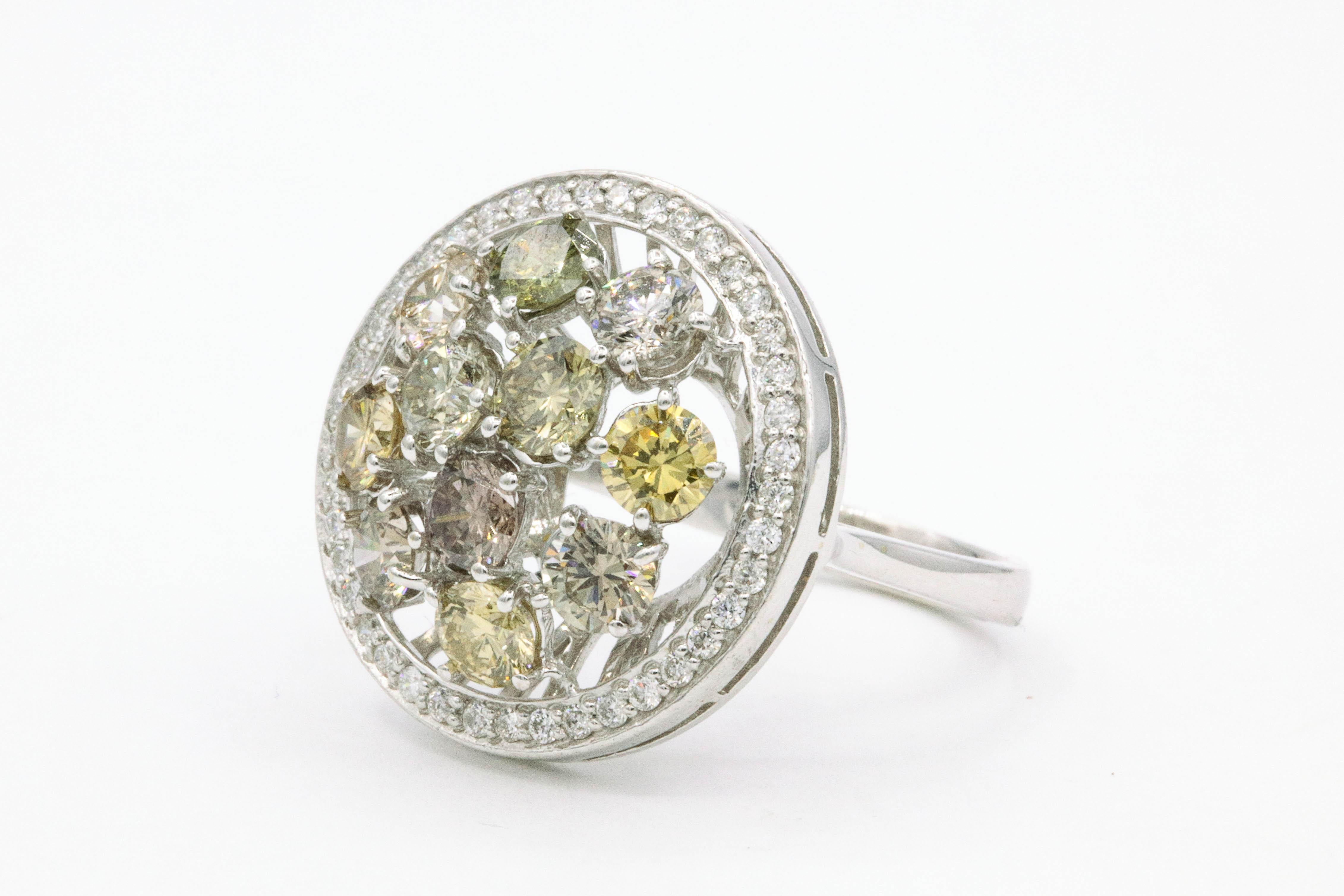 Round Cut Fancy Color Diamond Ring 3.86 Carat 18 Karat For Sale