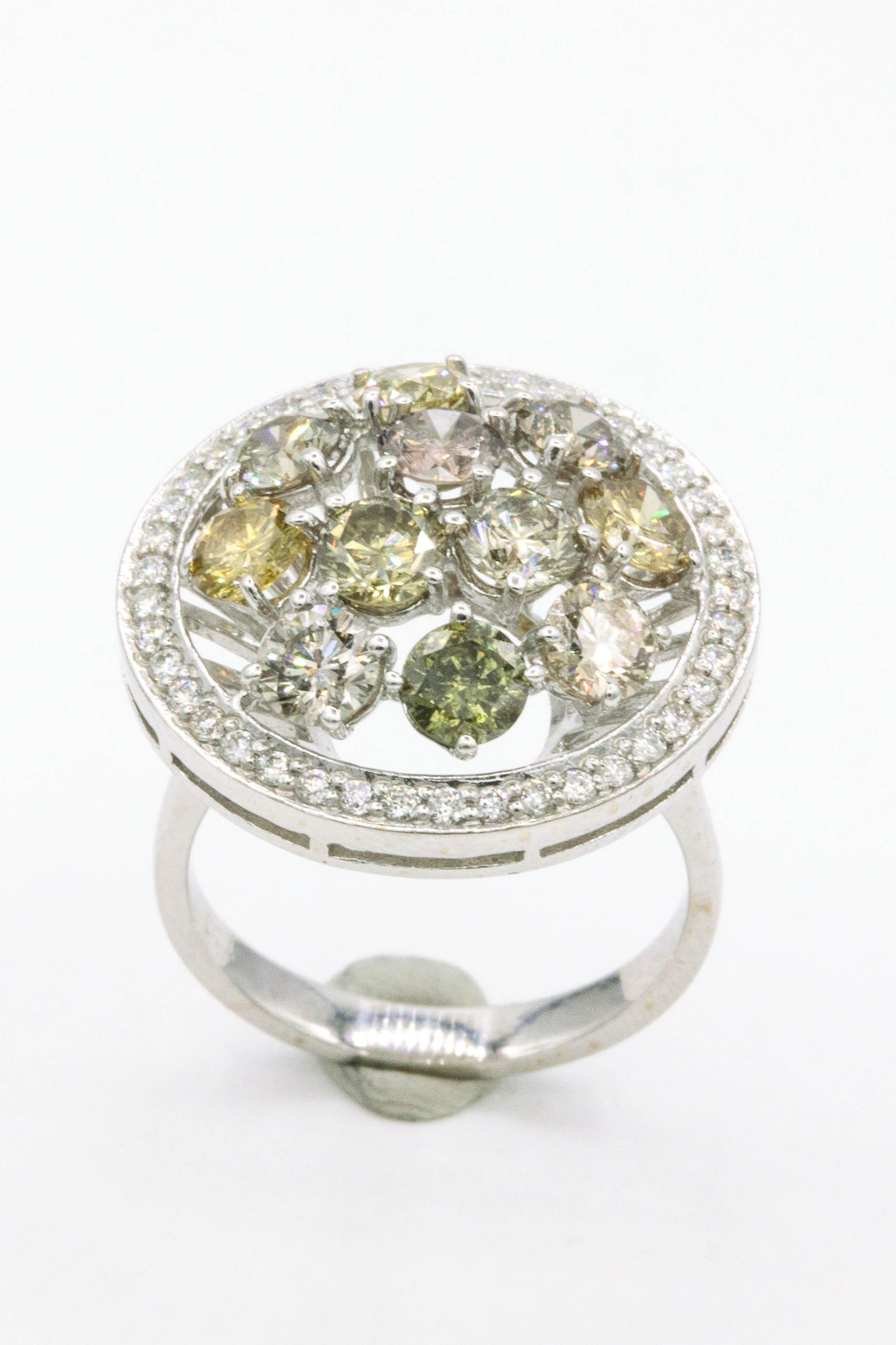 Fancy Color Diamond Ring 3.86 Carat 18 Karat In New Condition For Sale In New York, NY