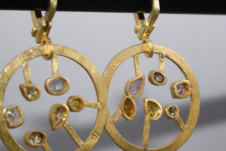 Fancy Color Diamonds 21-22k Gold Dangle Lever-Back Earrings Wedding Jewelry For Sale 5