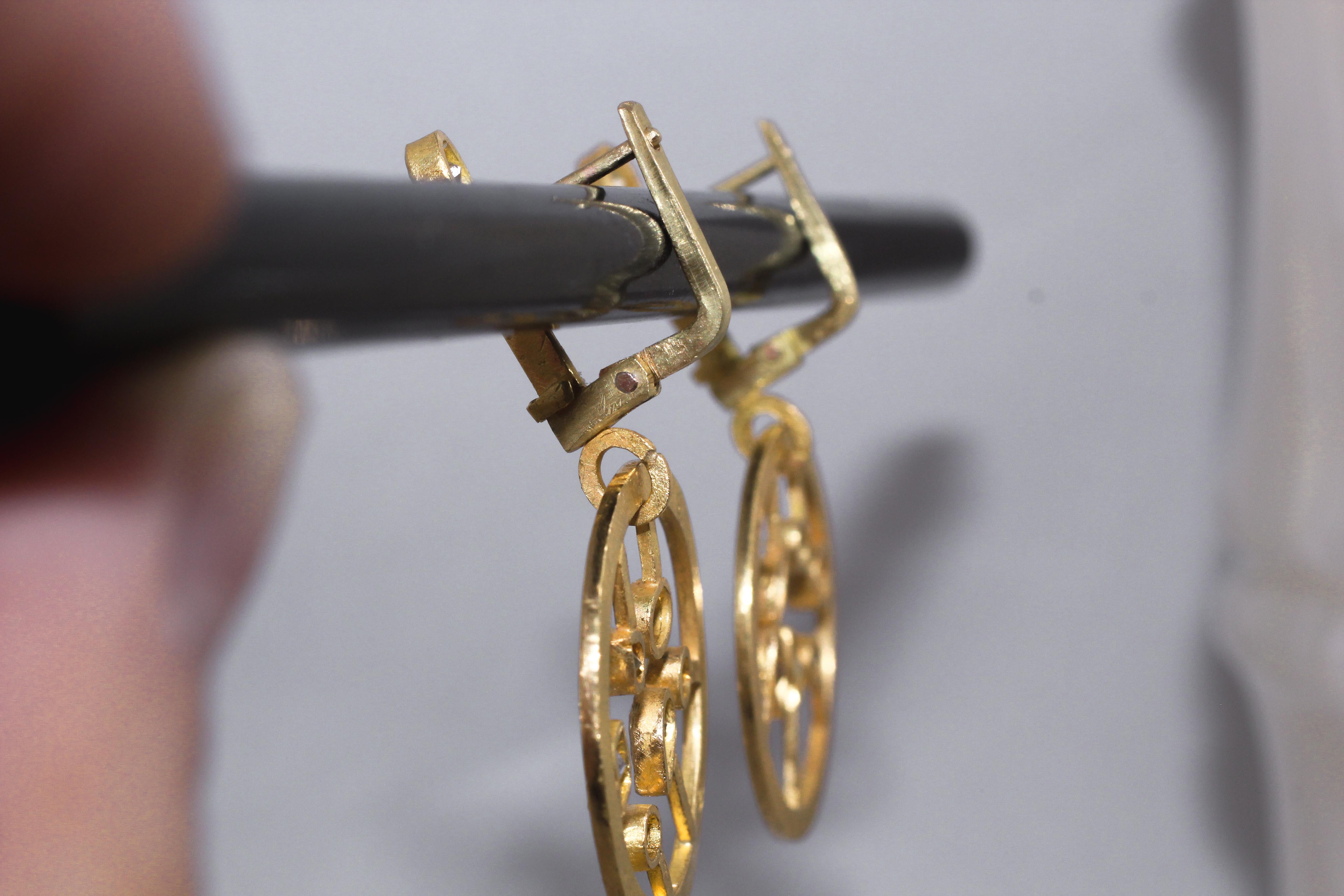 Fancy Color Diamonds 21-22k Gold Dangle Lever-Back Earrings Wedding Jewelry In New Condition For Sale In New York, NY