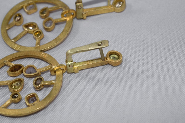 Fancy Color Diamonds 21-22k Gold Dangle Lever-Back Earrings Wedding Jewelry For Sale 8